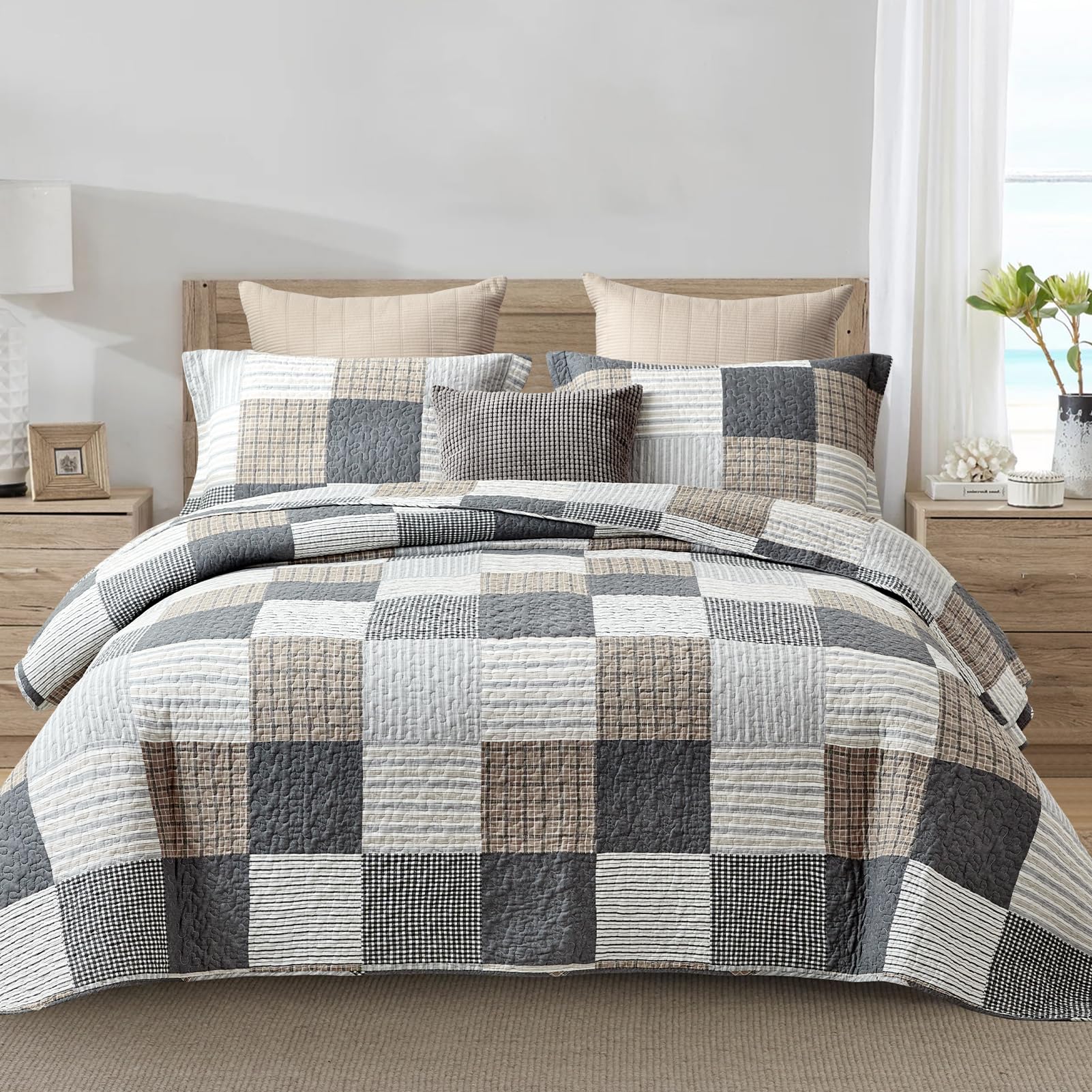 Y-PLWOMEN 100% Cotton Queen Size Quilt Set - Lightweight Reversible Patchwork Plaid Bedspread, 3-Piece All Season Comforter in Grey/Brown/White/Black | Perfect for Bedroom Decor, Guest Room & Cozy Home Styling