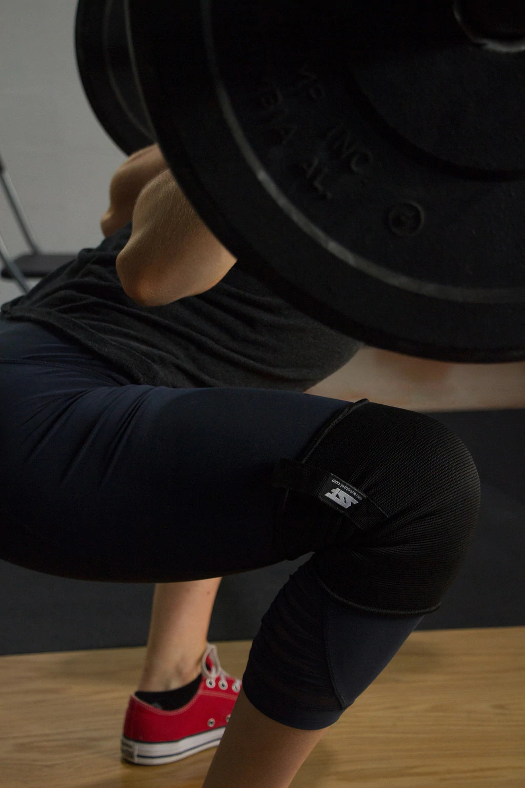 Serious Steel Fitness Knee Sleeves with Heavy Pull Tab - Easy On/Off for Weightlifting, CrossFit & Powerlifting - Support & Protection for Squats, Deadlifts & Gym Workouts
