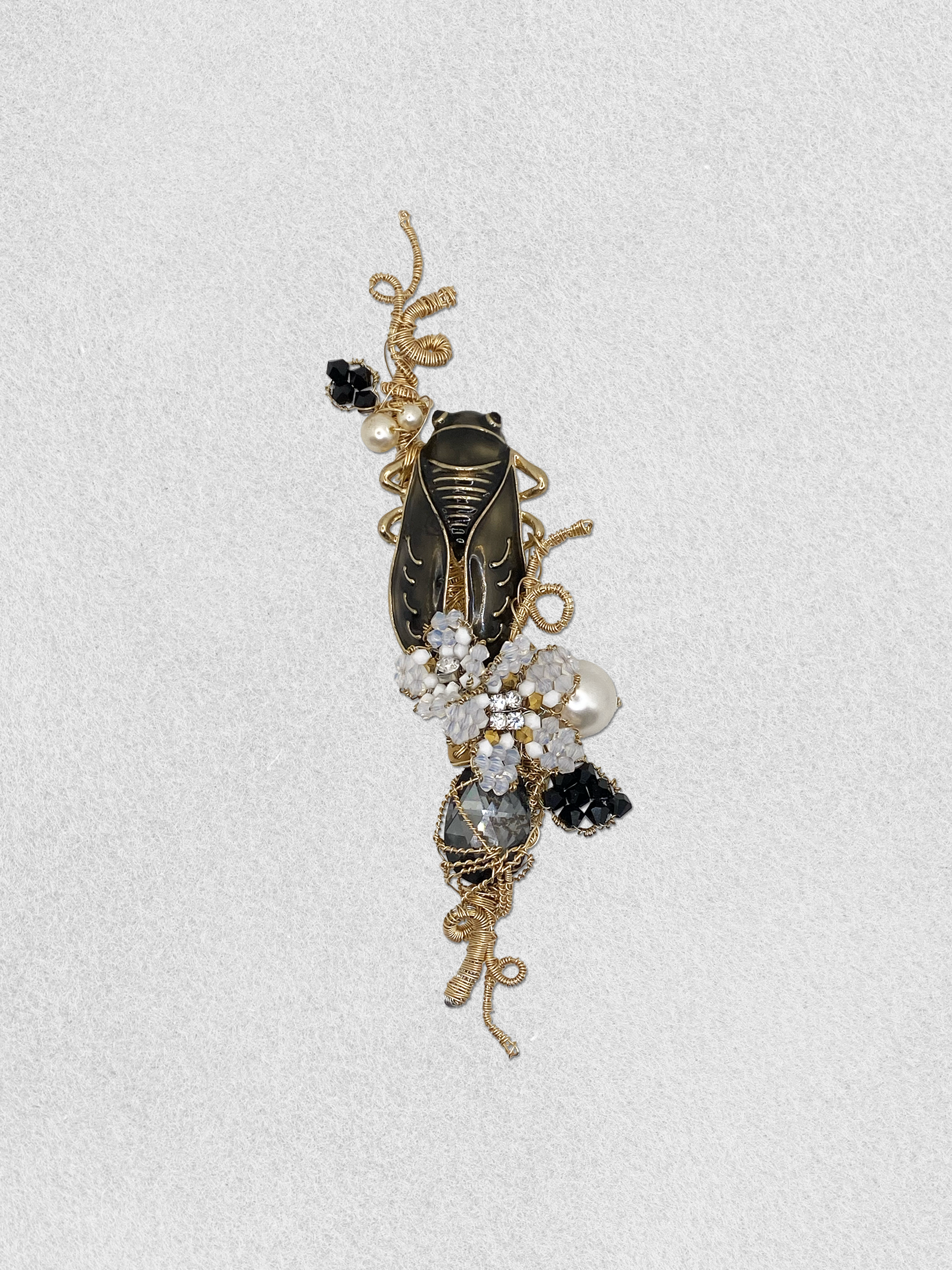 Stylish Men's Lapel Pin - Ballad of the Cicadas Design | Elegant Brooch for Suits, Blazers & Formal Attire | Perfect for Weddings, Business Meetings & Special Occasions