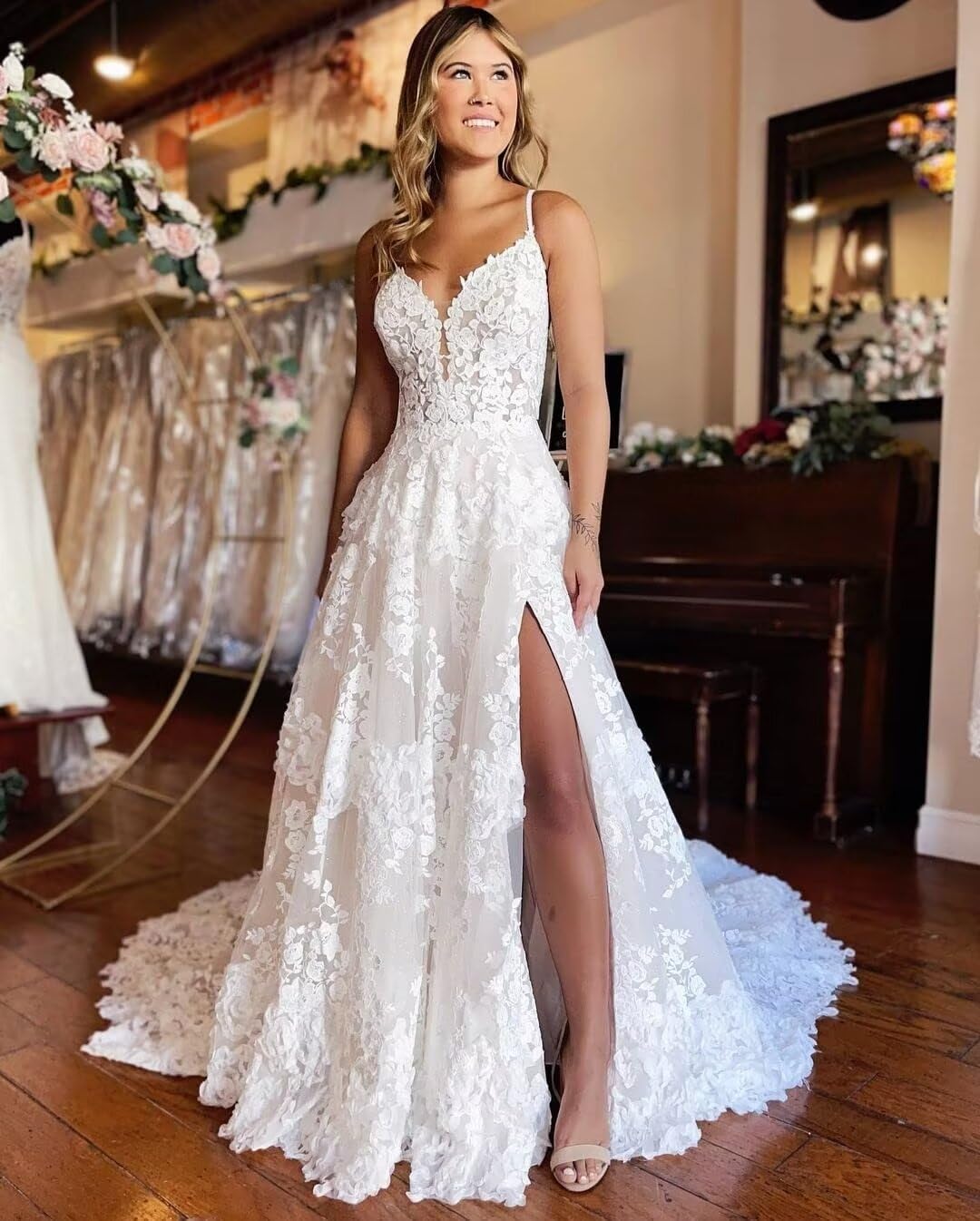 2024 Women's Beach Wedding Dresses - Elegant Spaghetti Straps Lace Appliques Bridal Gowns for Bride | Perfect for Destination Weddings, Beach Ceremonies & Tropical Vows