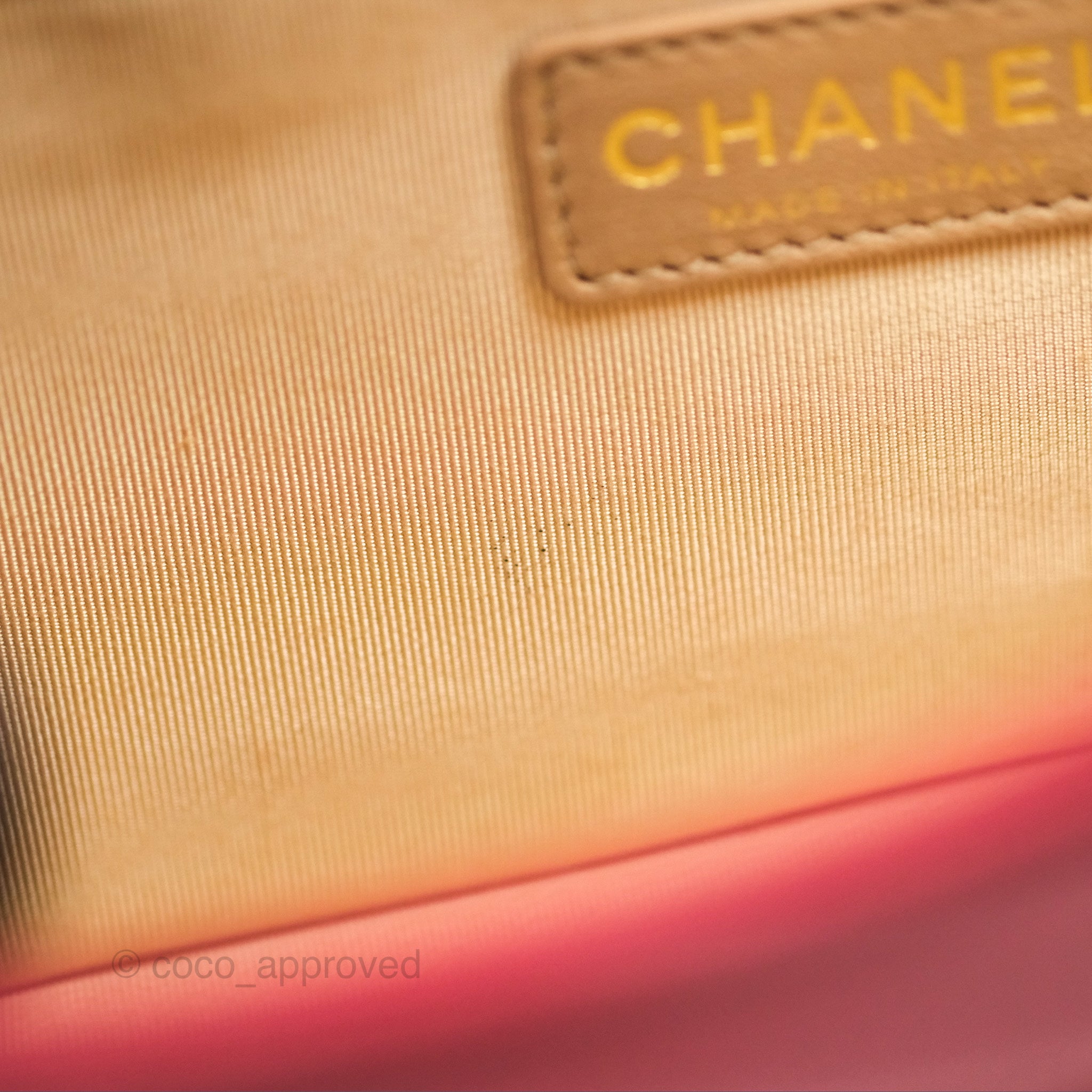 Chanel Chevron Shoulder Bag in Red Calfskin Leather with Aged Gold Hardware - Luxury Crossbody Purse for Women, Perfect for Parties, Date Nights & Special Occasions