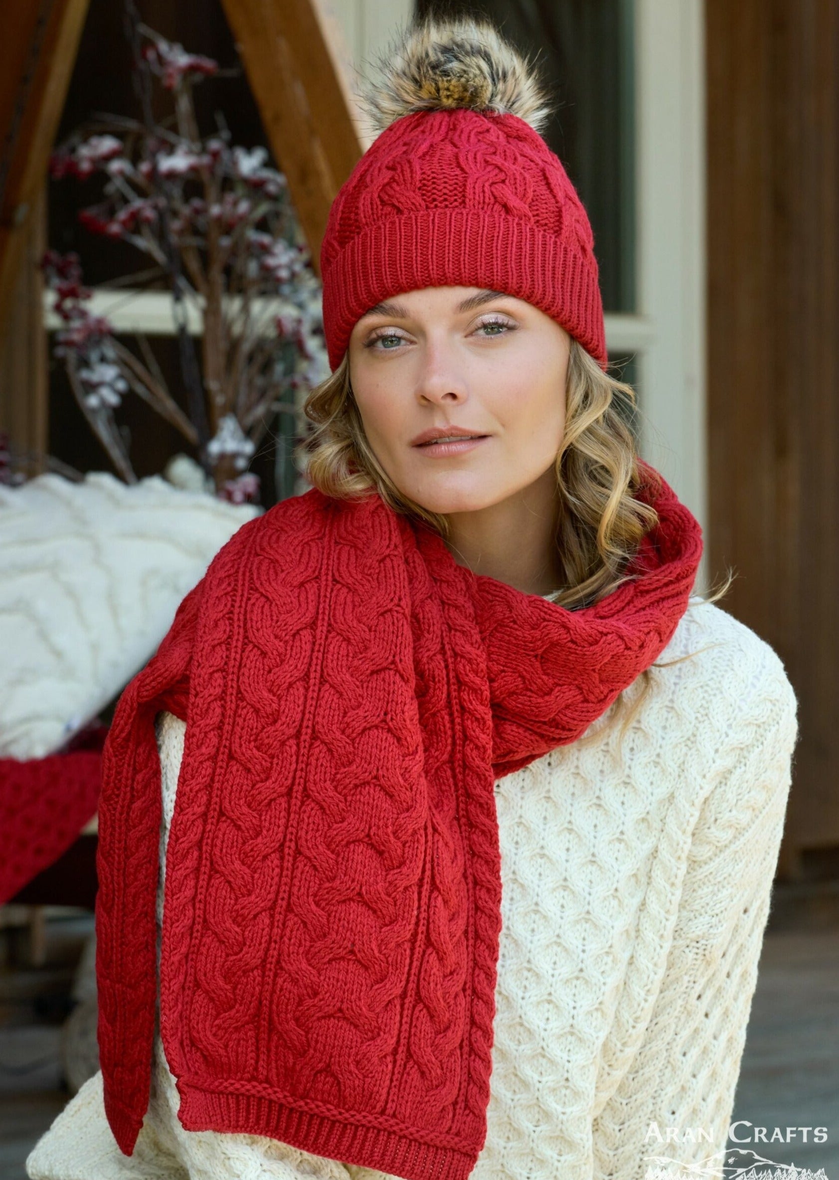 Chunky Cable Knit Aran Scarf for Women & Men - Soft Warm Winter Scarf in Classic Red | Perfect for Cold Weather, Outdoor Activities & Holiday Gifts