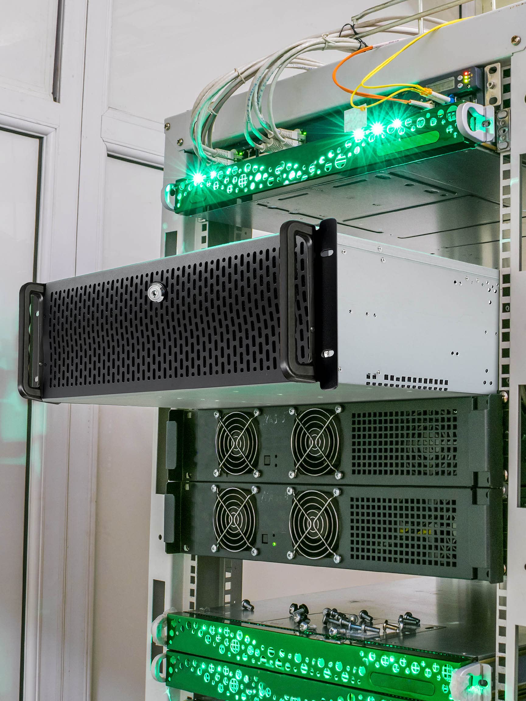 Rosewill 4U Server Chassis - 12 Bay Hot Swap HDD Rackmount Case for E-ATX Motherboards | Supports 12x 3.5