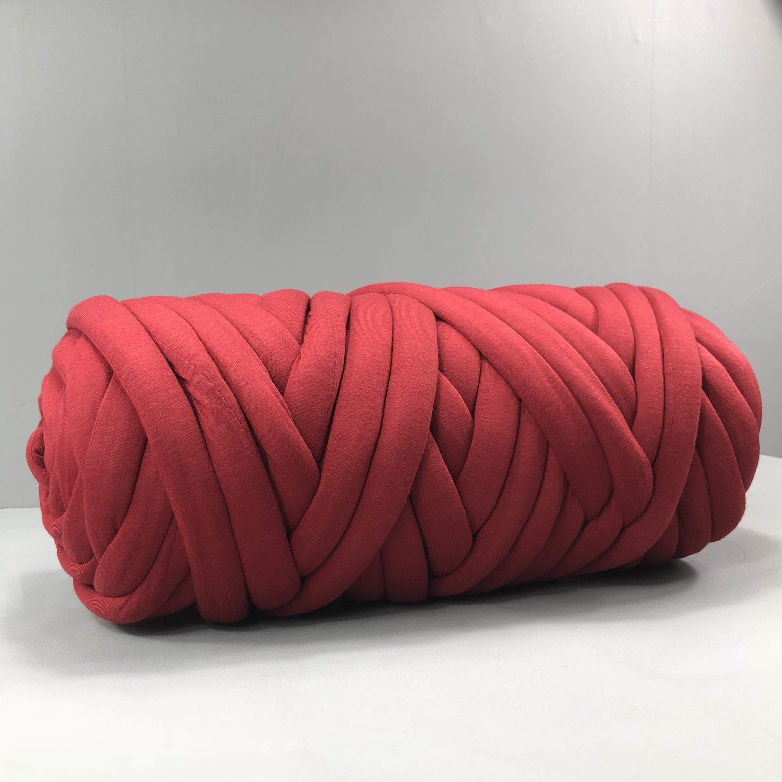 Clootess Chunky Braid Cotton Yarn for Arm Knitting - 5 lbs Red, Machine Washable - Perfect for DIY Throw Blankets, Pet Beds & Handmade Crafts