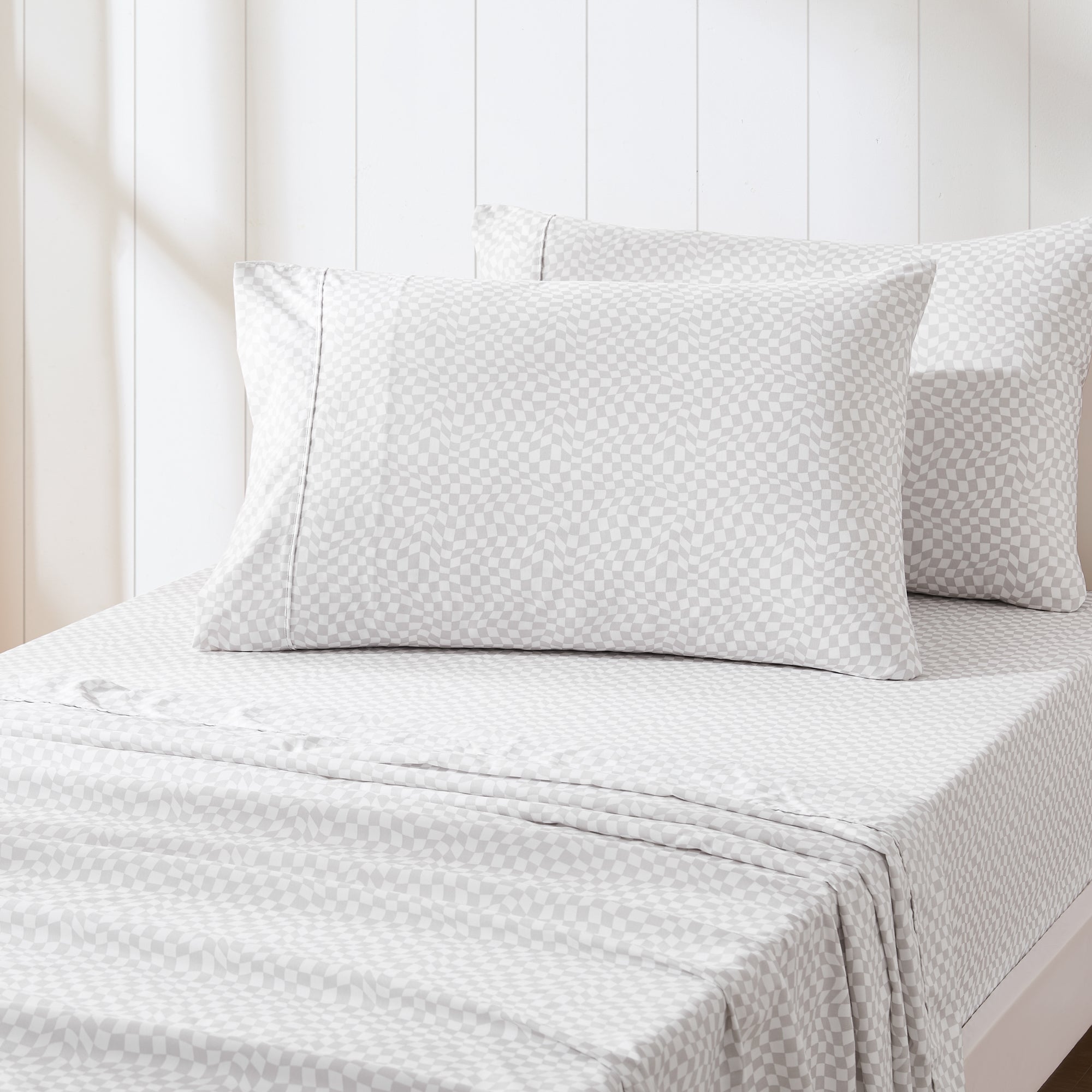 Circus Wavy Checks Sheet Set - Soft & Breathable Cotton Bedding for Kids & Adults - Perfect for Bedrooms, Dorms, and Guest Rooms