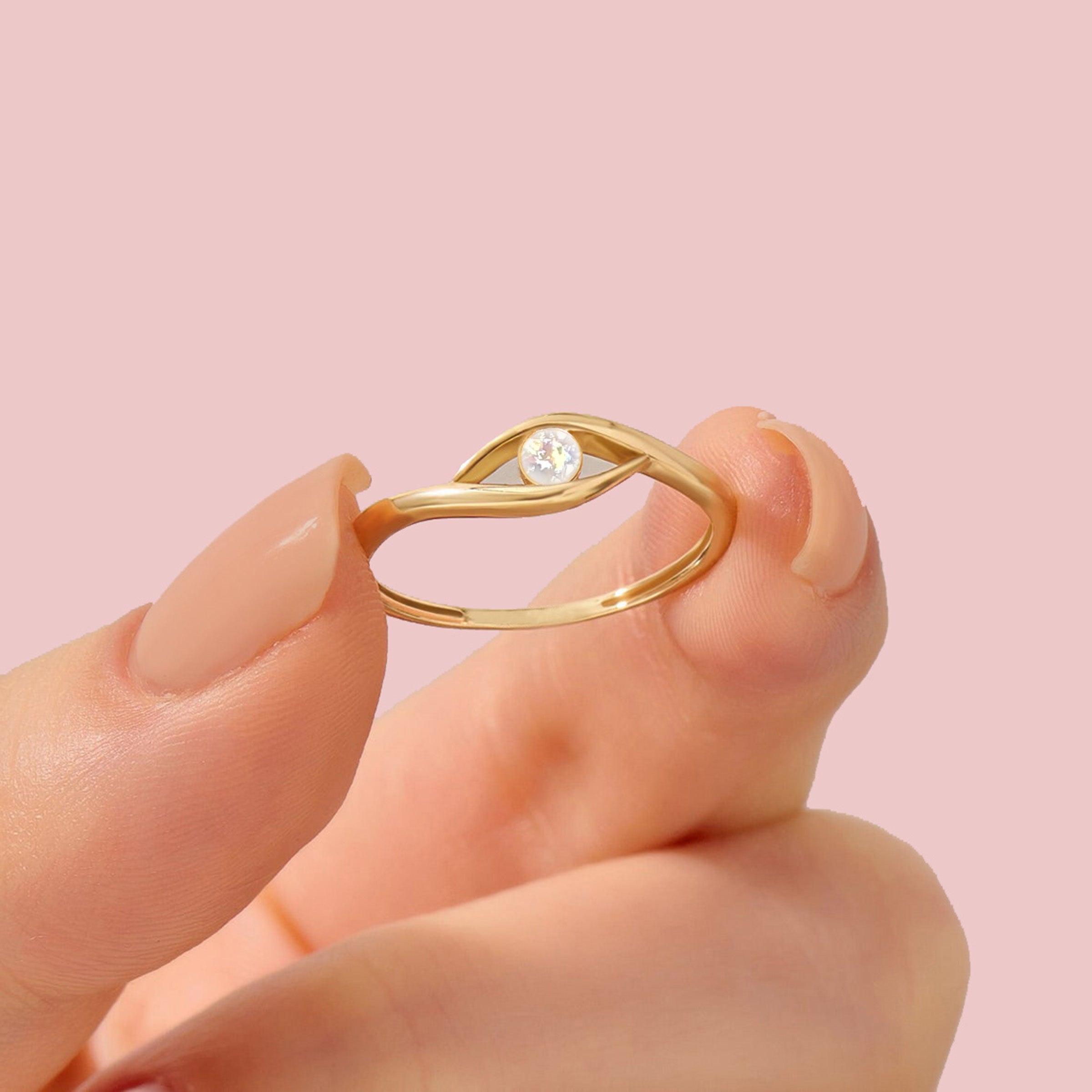 Serene Circle Memorial Ashes Ring - Elegant Keepsake for Loved Ones | Perfect for Remembrance & Special Occasions