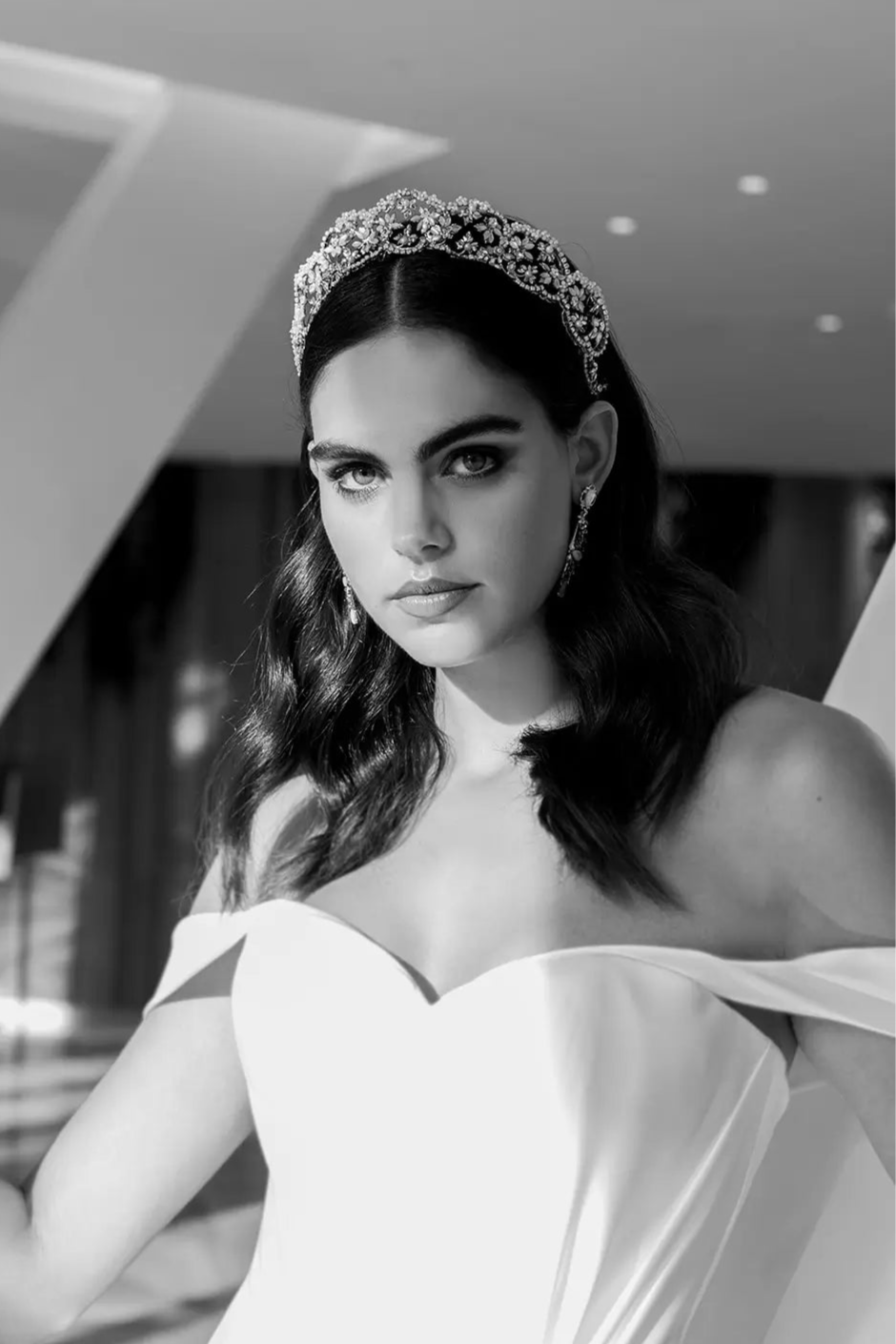 Graceful Crown - Elegant & Stylish Tiara for Women | Perfect for Weddings, Prom, Parties & Special Occasions