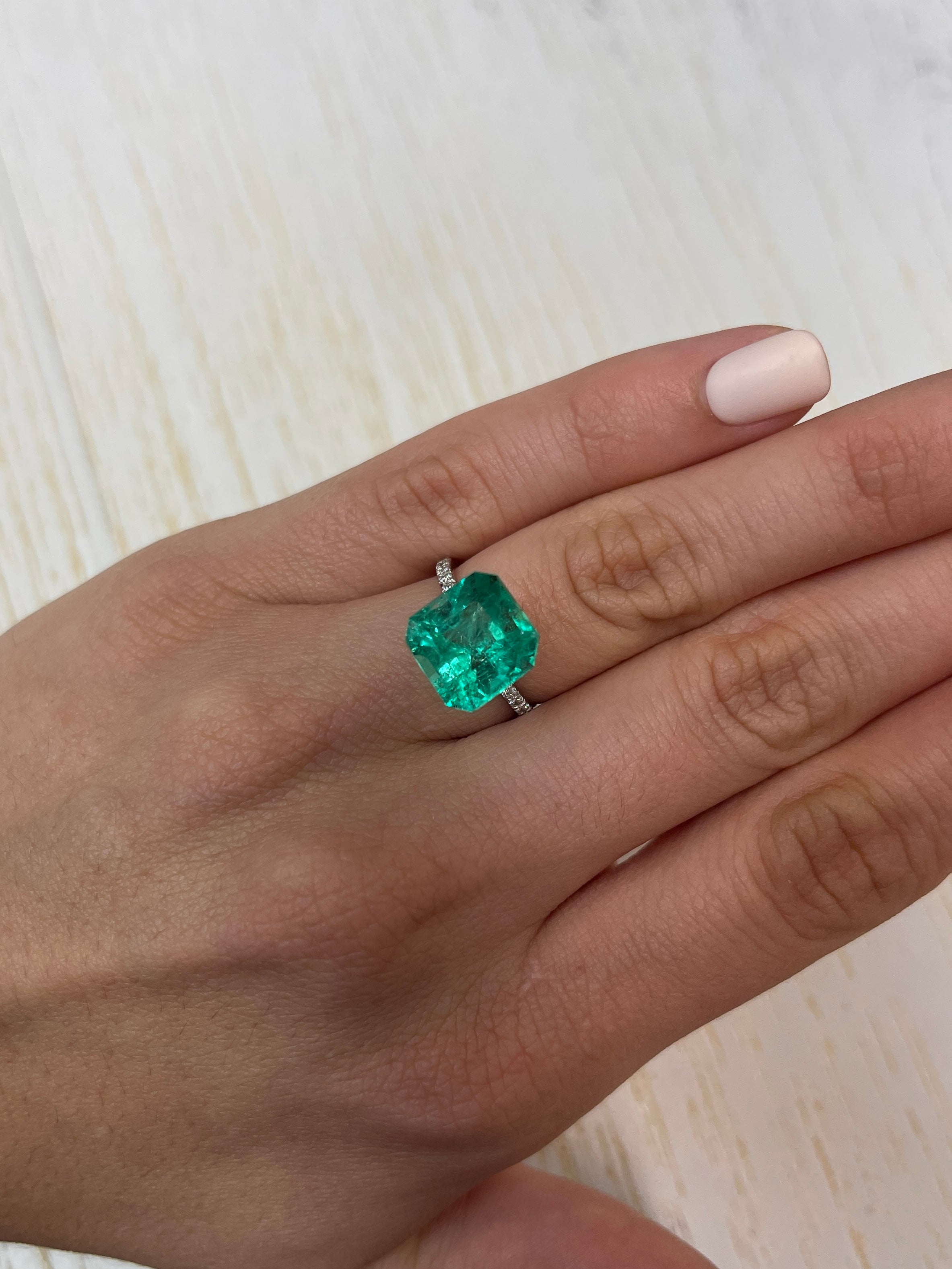 6.69 Carat Vivid Muzo Green Colombian Emerald - Natural Loose Asscher Cut Gemstone (11.5x11.5mm) for Jewelry Making, Engagement Rings & Luxury Collectibles