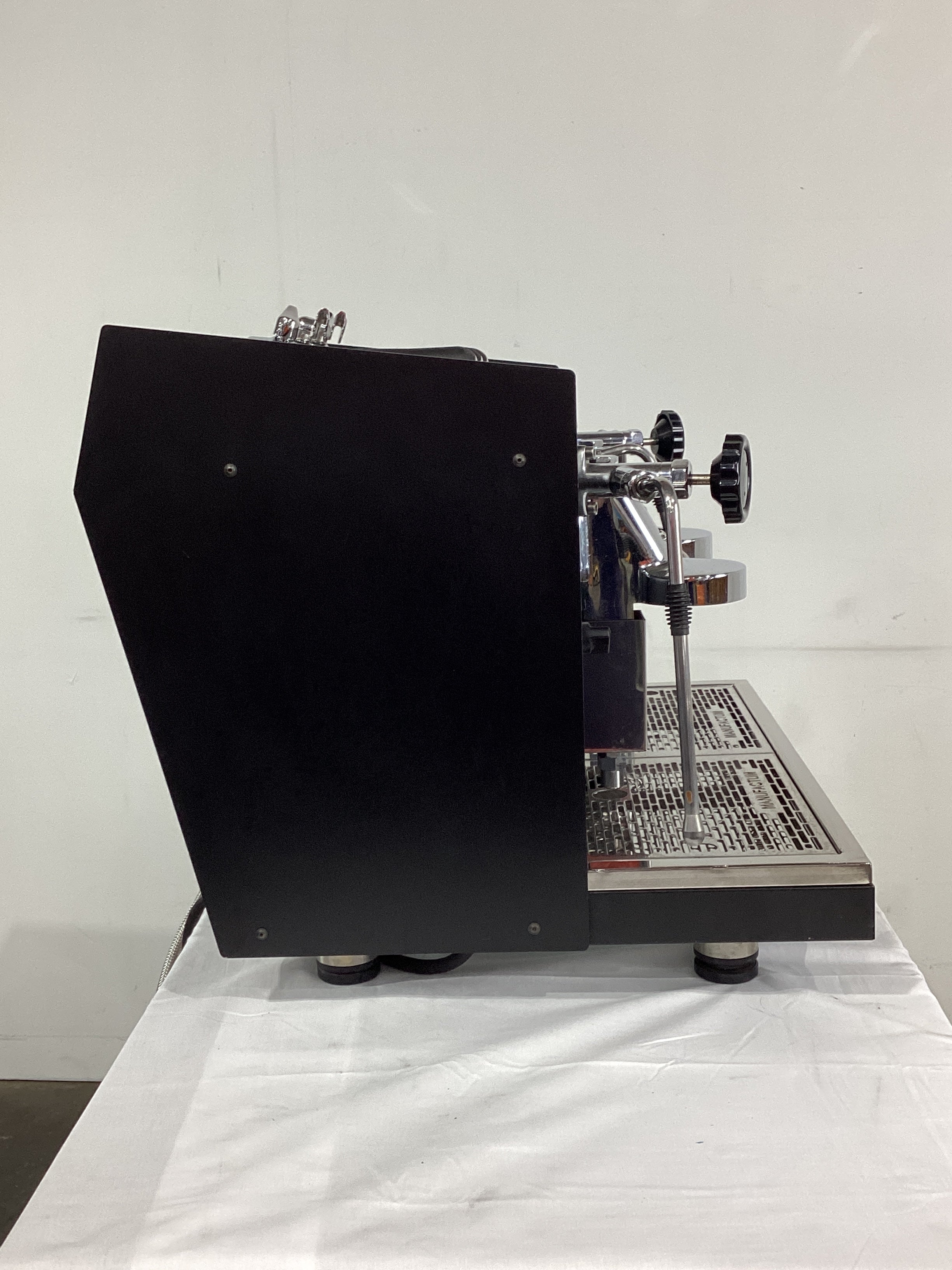 Brugnetti Guilia Manufactum 2 Group Commercial Espresso Machine for Cafes & Restaurants - Professional Coffee Maker with High Performance (Model 761716) - Perfect for Coffee Shops, Offices & Home Baristas