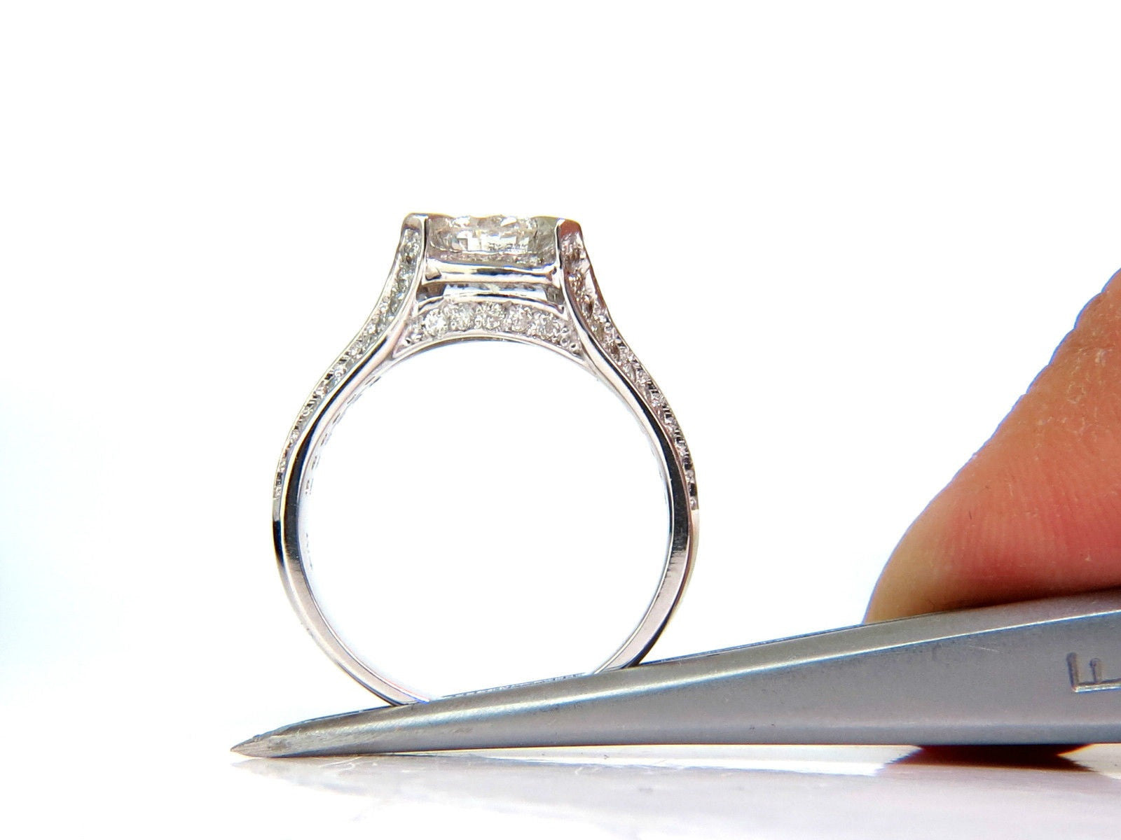 1.61CT Round Brilliant Diamond Engagement Ring with Raised Crown - Perfect for Proposals, Anniversaries & Special Occasions