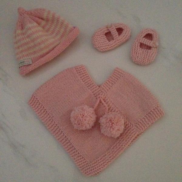 Baby Winter Poncho, Beanie & Booties Set - Warm Newborn Outfit for Girls & Boys - Perfect for Holiday Photos, Outdoor Adventures & Cozy Family Time