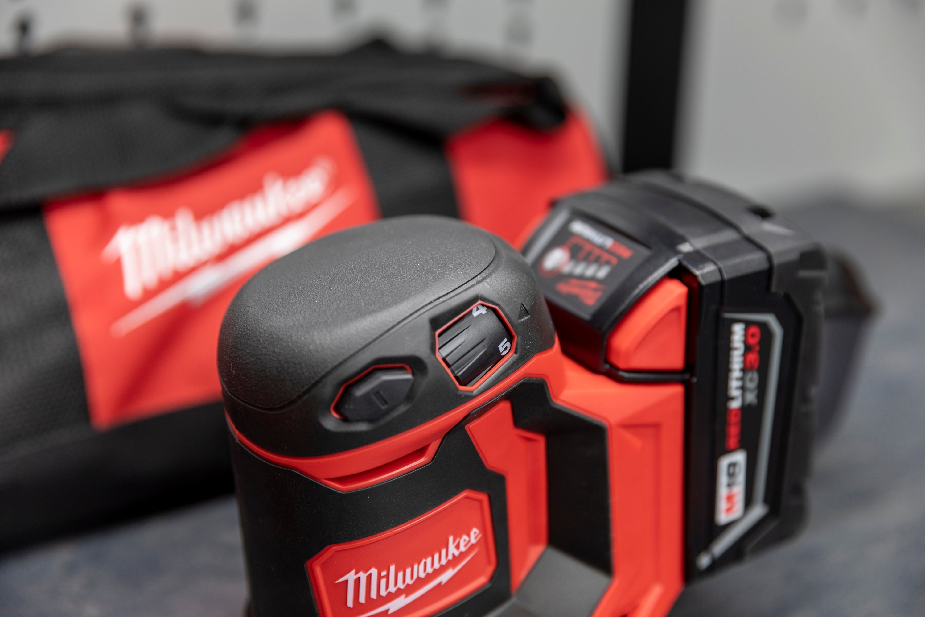 Milwaukee M18™ Random Orbital Sander - Cordless Electric Sander for Woodworking & Sanding Projects - Perfect for DIY, Furniture Refinishing & Auto Body Work