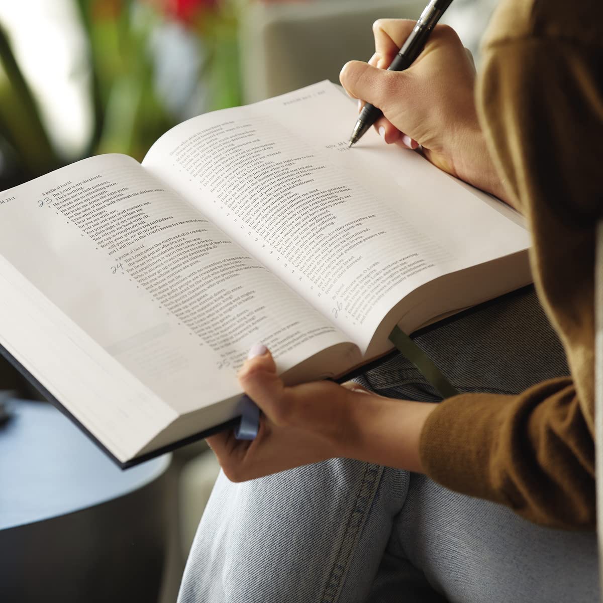 Young Women Love God Greatly Bible: SOAP Method Study Bible (NET, Brown Leathersoft, Comfort Print) - Perfect for Devotional Study, Small Groups & Personal Spiritual Growth