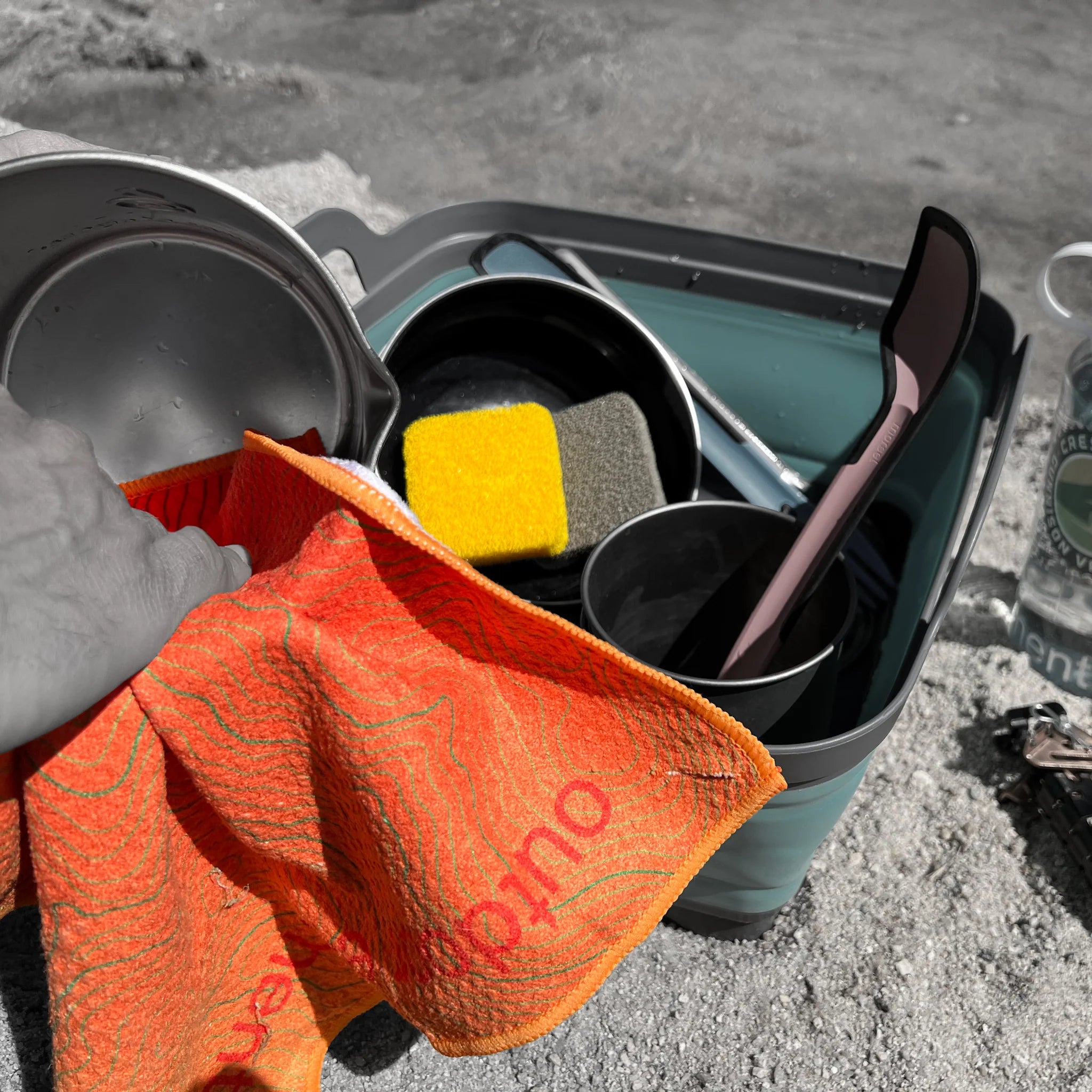 Portable Camping Kitchen Cleaning Set - Compact Dishwashing Kit for Outdoor Cooking, Hiking & RV Trips - Includes Scrub Brush, Sponge & Soap Holder