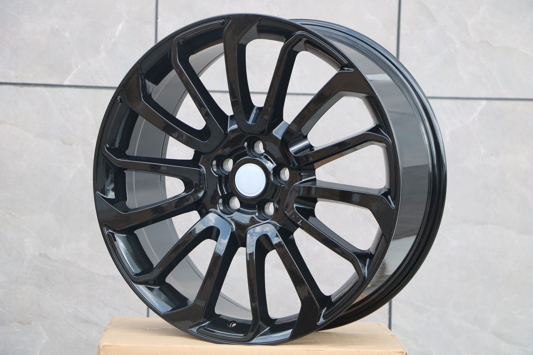 22-Inch Alloy Wheels for Range Rover Vogue, Sport, Defender, Discovery & LR3/LR4 - Premium Off-Road & Luxury SUV Rims for Adventure & City Driving