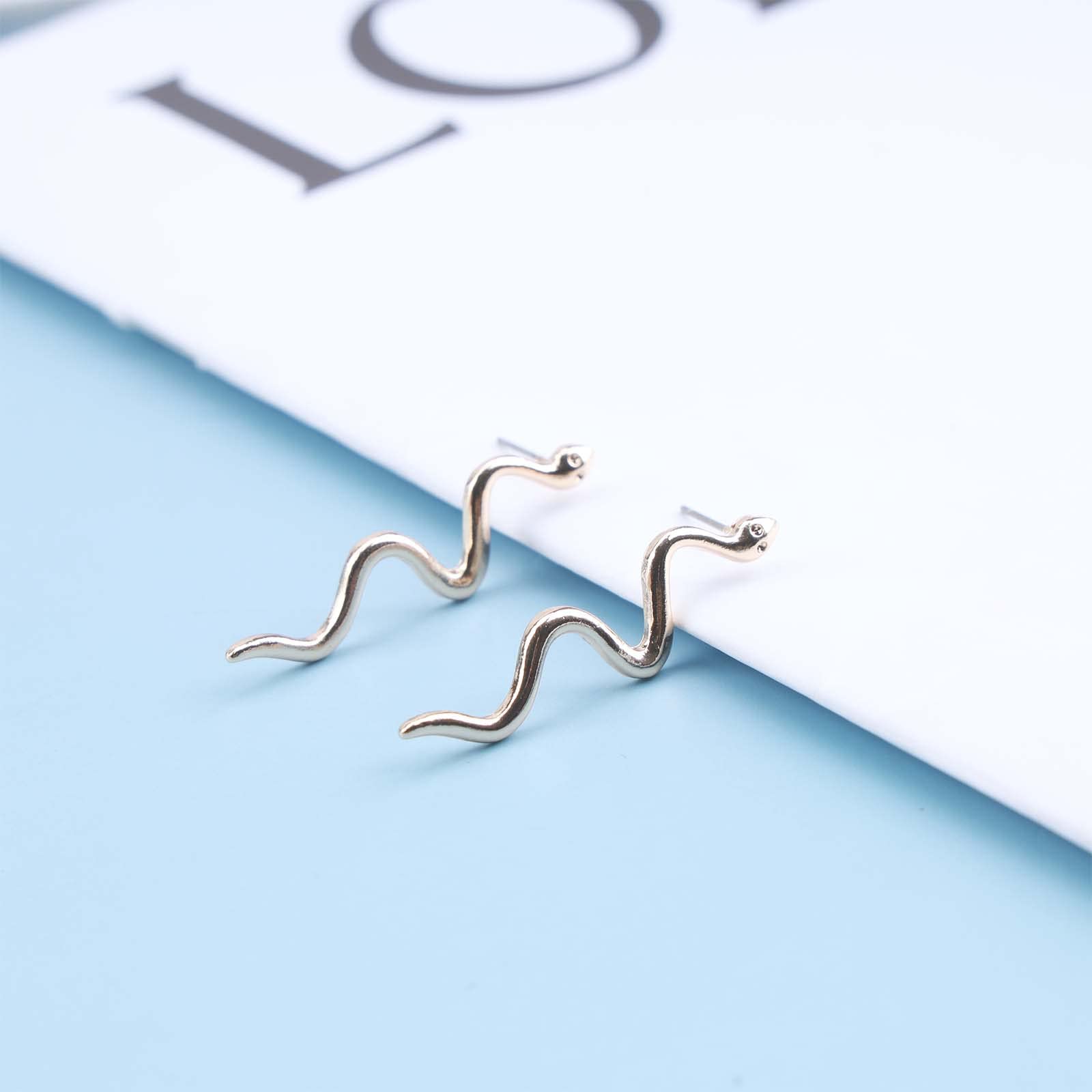 Gold Punk Snake Earrings for Women - Minimalist Serpent Studs, Retro Viper & Cobra Jewelry - Perfect for Gothic, Rock, and Boho Fashion