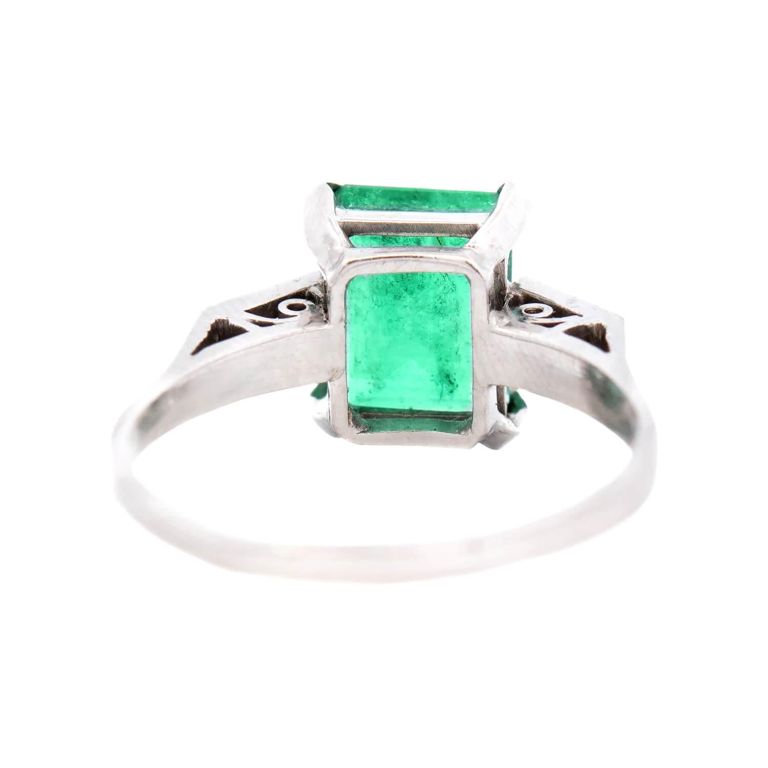 Platinum Emerald and Diamond Ring for Women - Vintage Style Luxury Jewelry for Engagement, Wedding, and Special Occasions