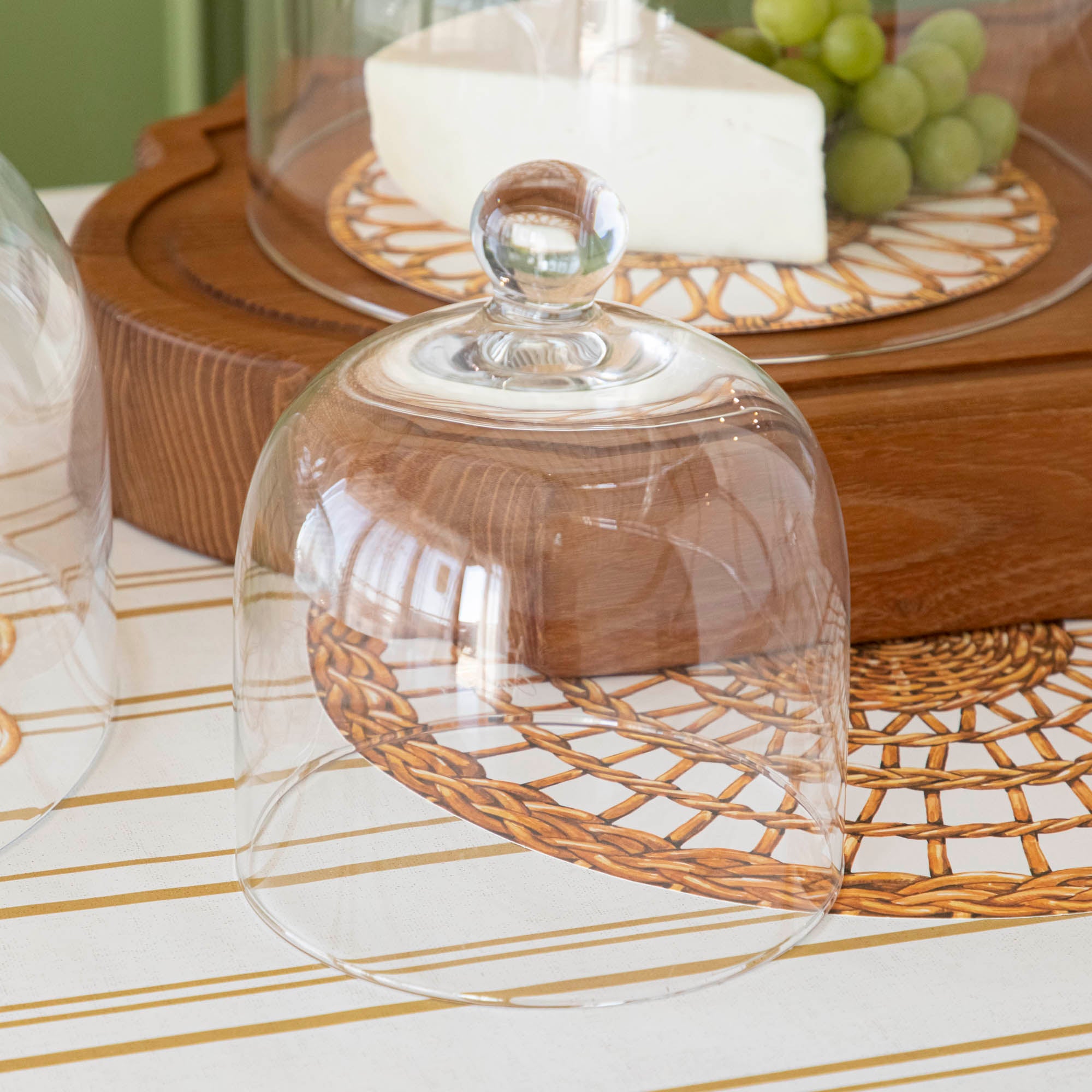 Glass Dome Cloche - Elegant Display Dome for Cakes, Desserts, Wedding Centerpieces & Home Decor - Perfect for Showcasing Delicate Items & Protecting Food