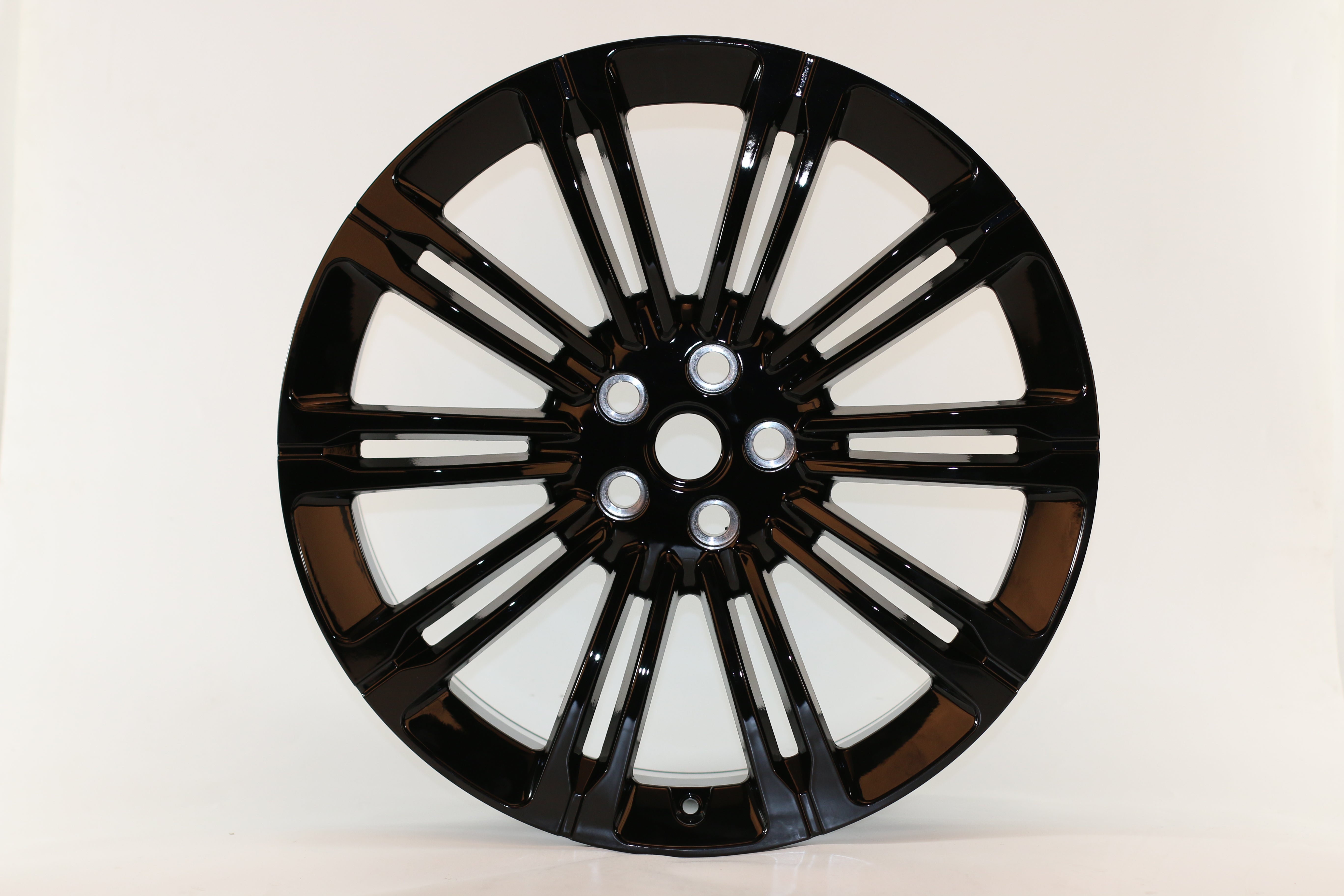 24-Inch Alloy Wheels for Range Rover Vogue, Sport, Defender, Discovery, LR3 & LR4 - Perfect for Off-Road Adventures & Luxury SUV Upgrades