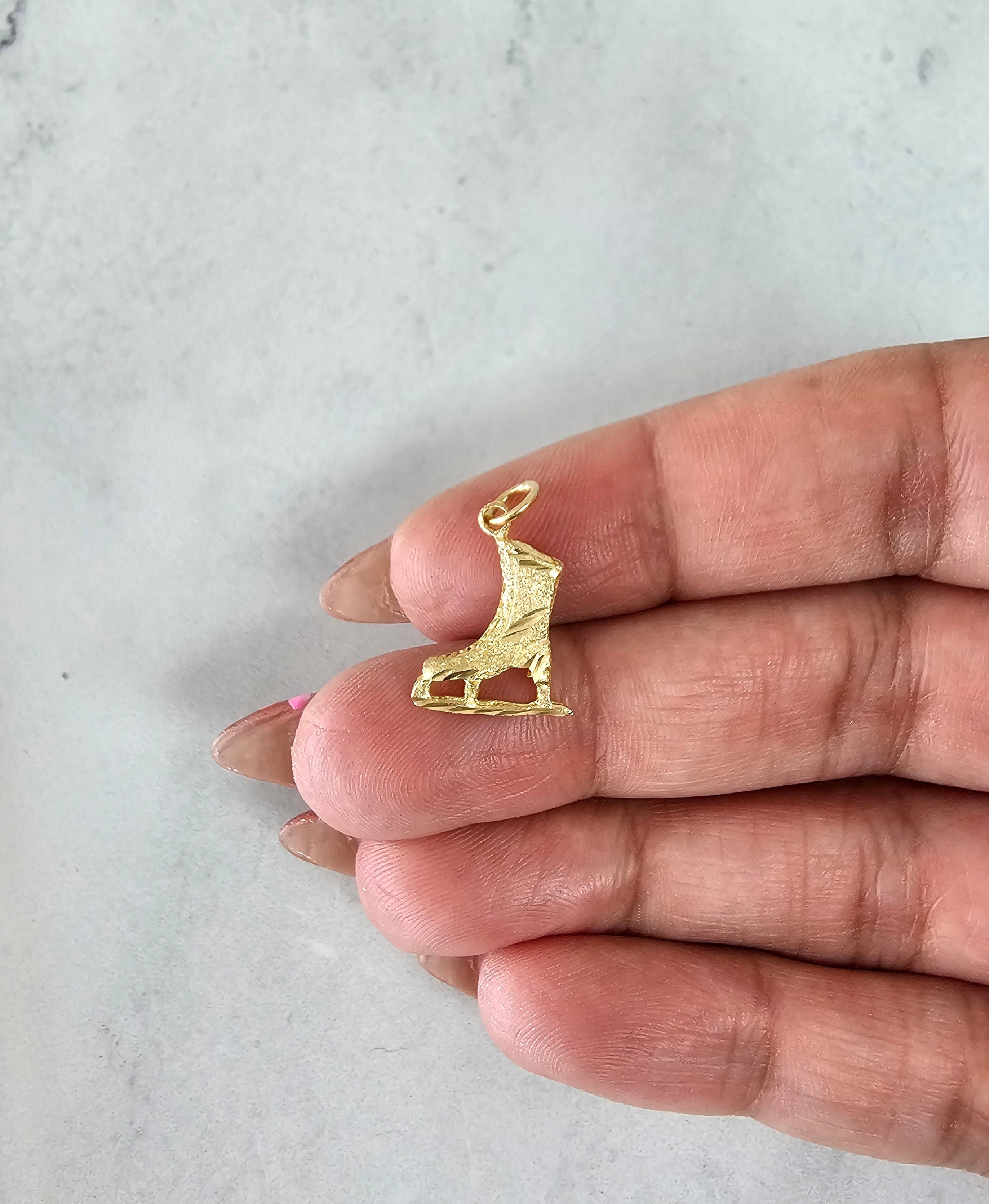 Elegant Ice Skates Charm Pendant - Brushed Finish & Diamond Cuts for Necklaces, Bracelets & Jewelry Making - Perfect for Winter Sports Lovers & Gift Giving