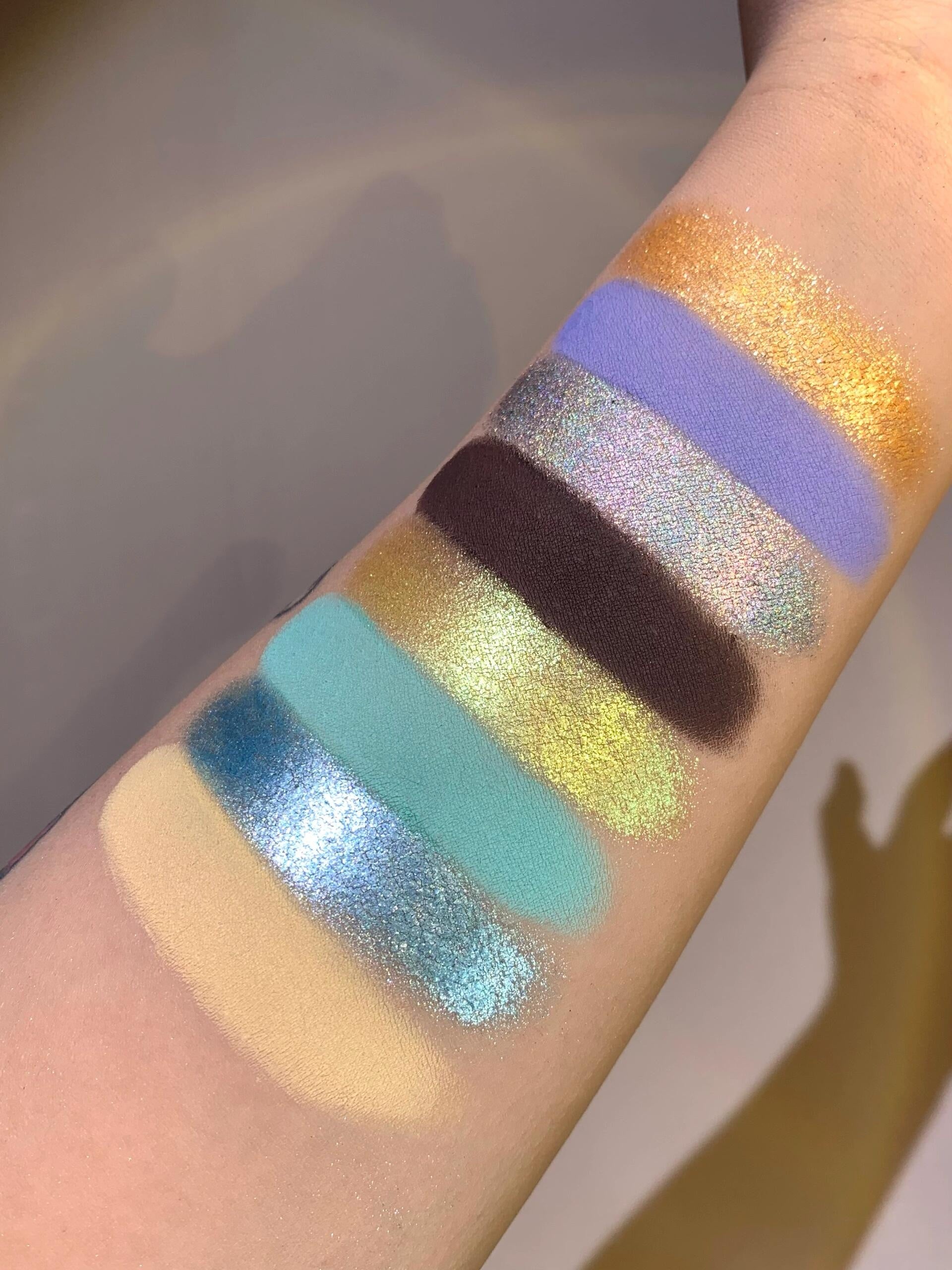 Narimi Back to the 90s Eyeshadow Palette #11 Pegasus Knight (Gilded Gold) - Vintage Makeup for Everyday Glam & Special Occasions