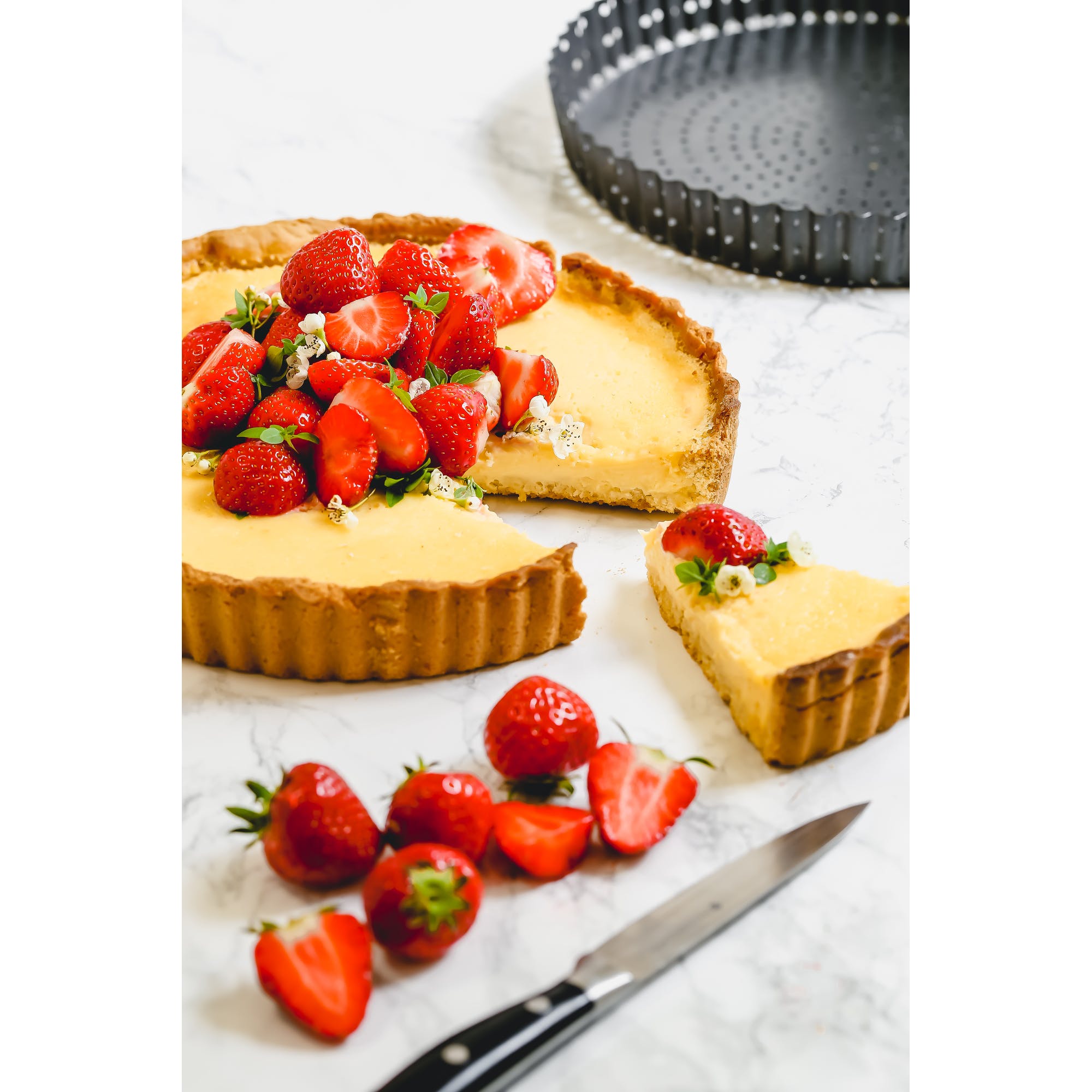 Premium Flan Quiche Pan - 20cm, 23cm, 25cm, 28cm Non-Stick Tart Baking Tin for Professional & Home Chefs - Perfect for French Desserts, Pies & Savory Quiches