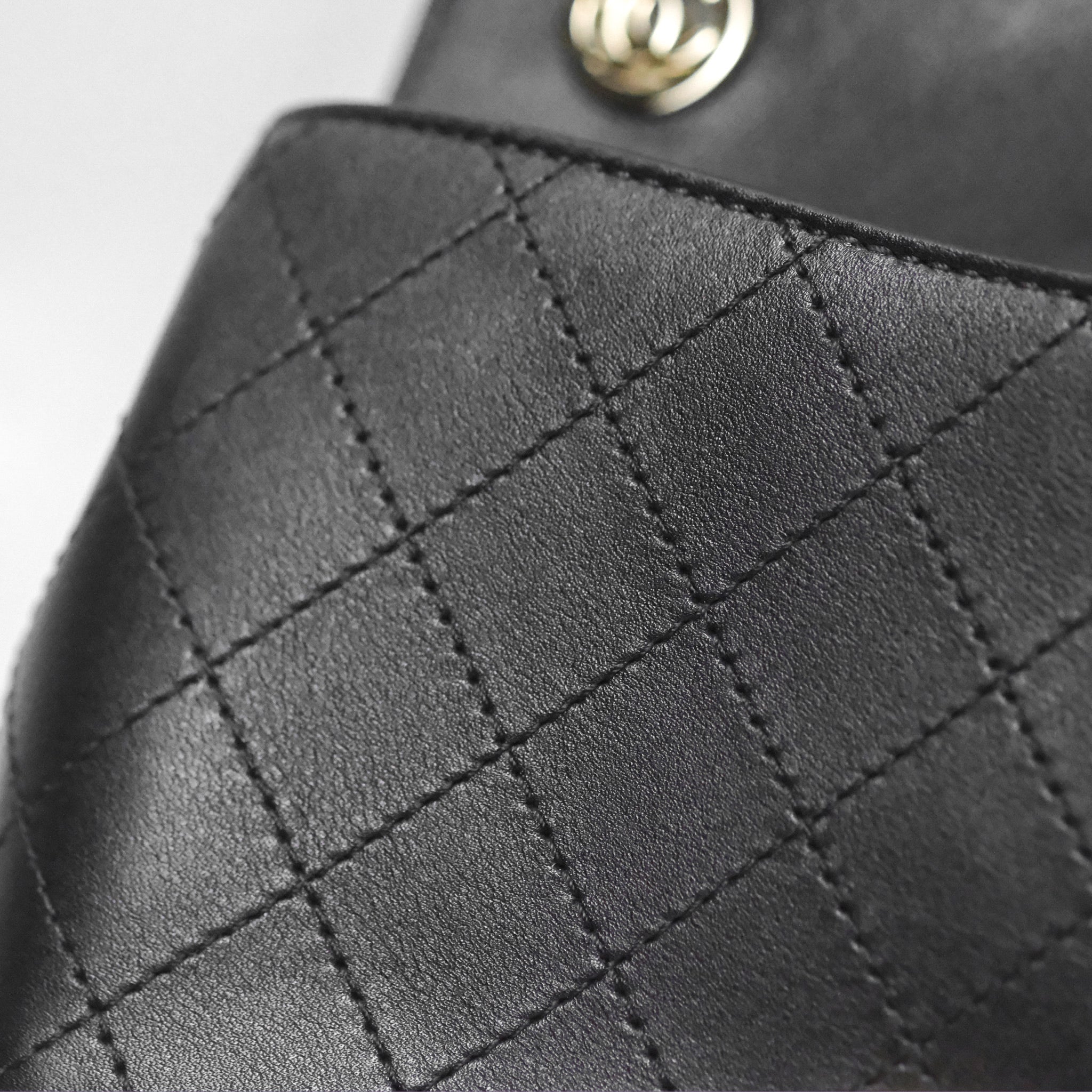 Authentic Chanel Small Flap Bag in Black Calfskin Leather - Perfect for Evening Events & Luxury Fashion Accessories