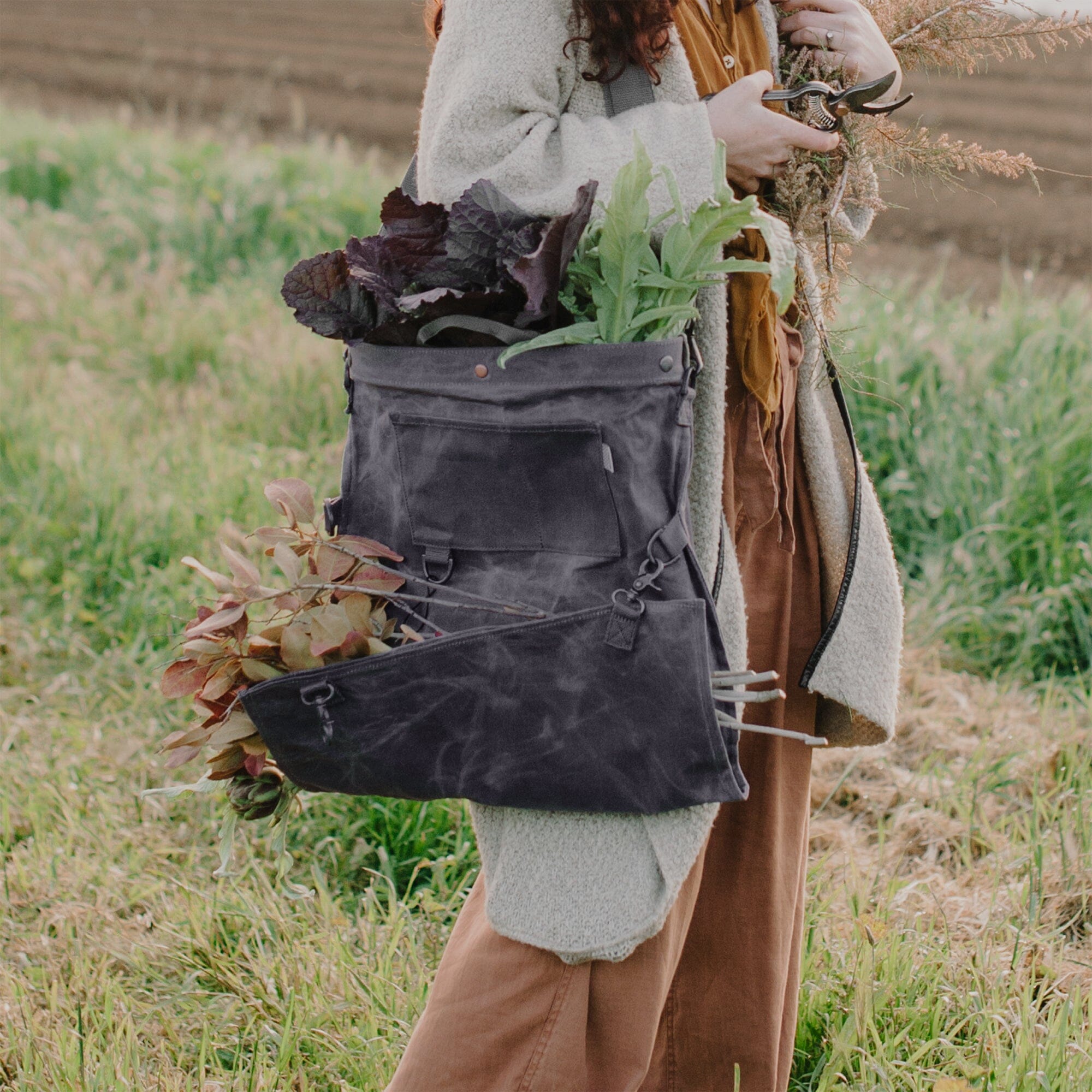 Premium Harvesting & Gathering Bag - Durable Garden Collection Pouch for Fruits, Vegetables & Herbs - Perfect for Farmers Market, Gardening & Outdoor Foraging
