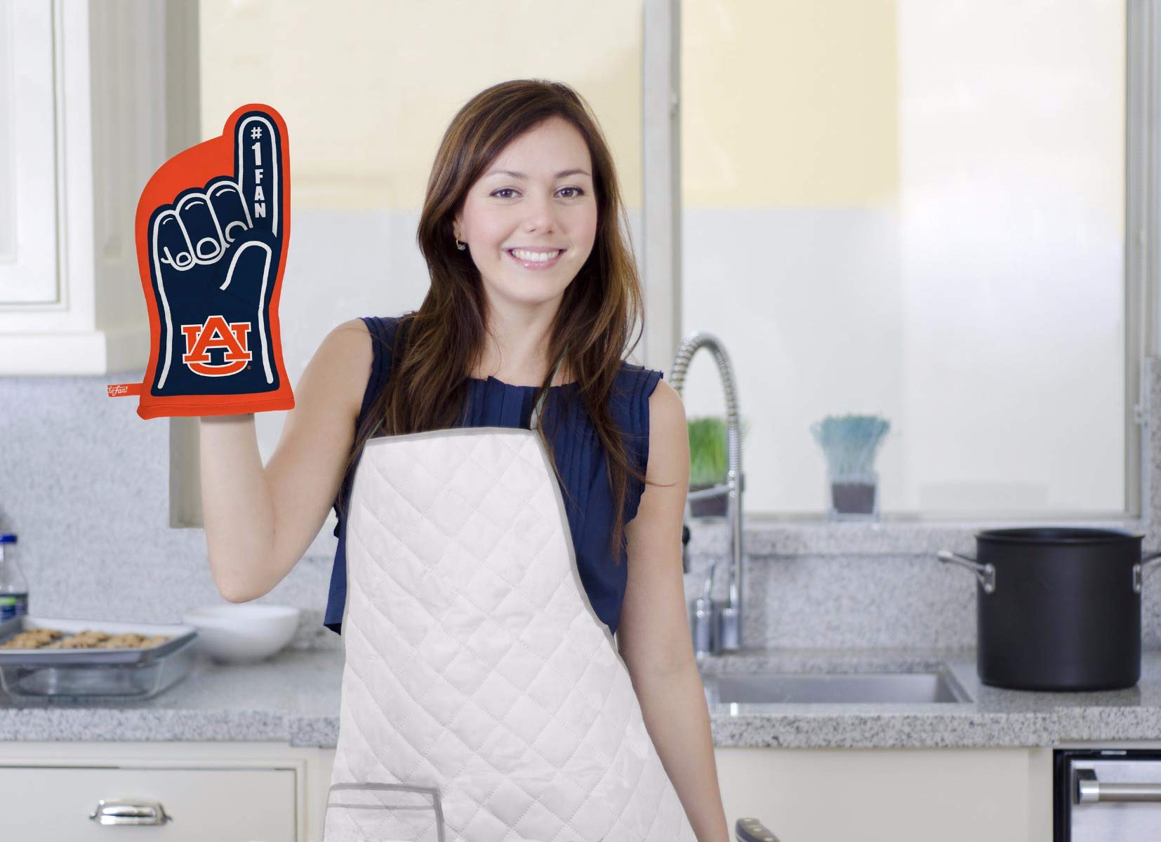 YouTheFan NCAA #1 Oven Mitt - Heat Resistant College Team Logo Kitchen Glove for Baking, Grilling & Cooking - Perfect for Game Day Tailgates & Home Kitchen Use