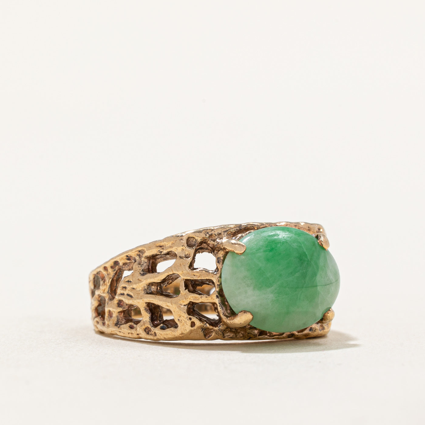 Exquisite Jade Openwork Cocktail Ring - 4.40 Carat Natural Stone - Size 7.5 - Elegant Statement Jewelry for Evening Parties & Special Occasions