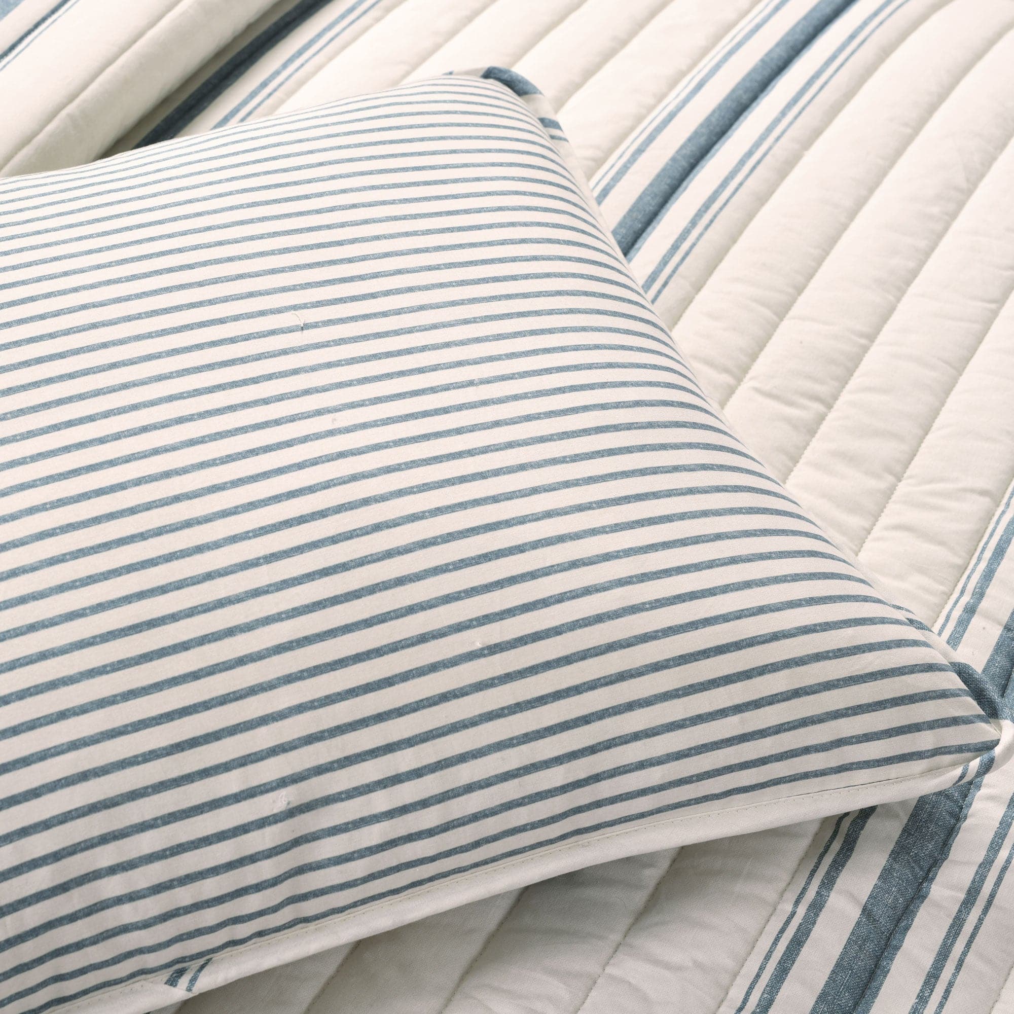Farmhouse Stripe Reversible Cotton Quilt Set - King Size, Soft & Breathable Bedding for All Seasons - Perfect for Cozy Bedrooms, Guest Rooms & Vacation Homes