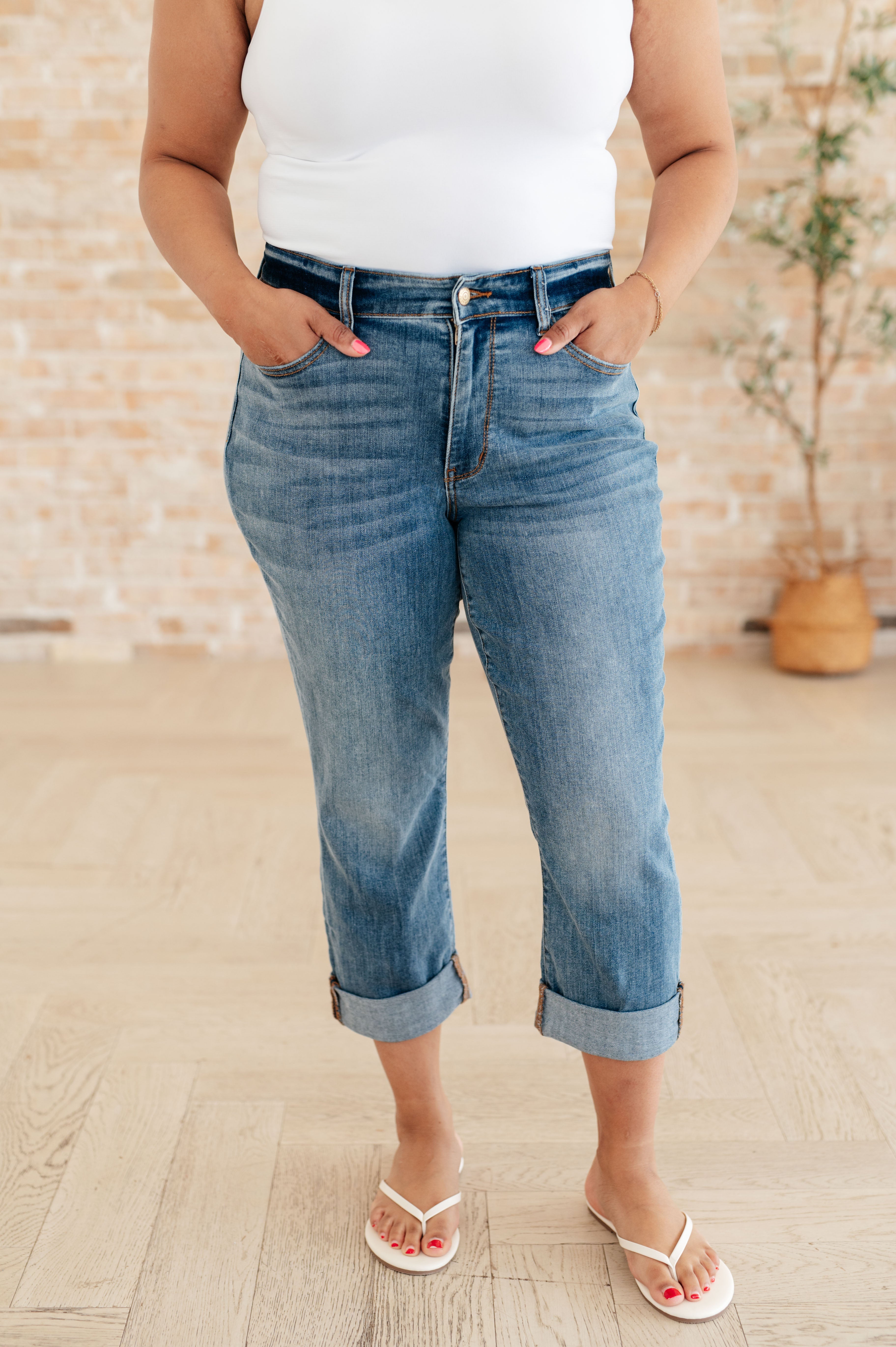 Judy Blue Laura Mid Rise Cuffed Skinny Capri Jeans for Women | Stretch Denim Pants | Casual Summer Outfit | Perfect for Beach, Shopping & Daily Wear