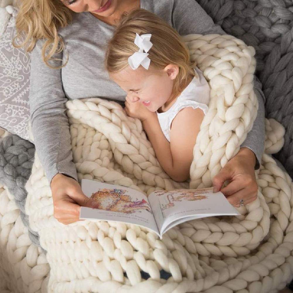 Chunky Knit Blanket - Oversized Warm Thick Hand-Knitted Throw Blanket for Couch, Bed & Sofa | 100x120cm (39x47in) Beige Home Decor | Cozy Pet Mat for Winter Nights & Living Room Relaxation
