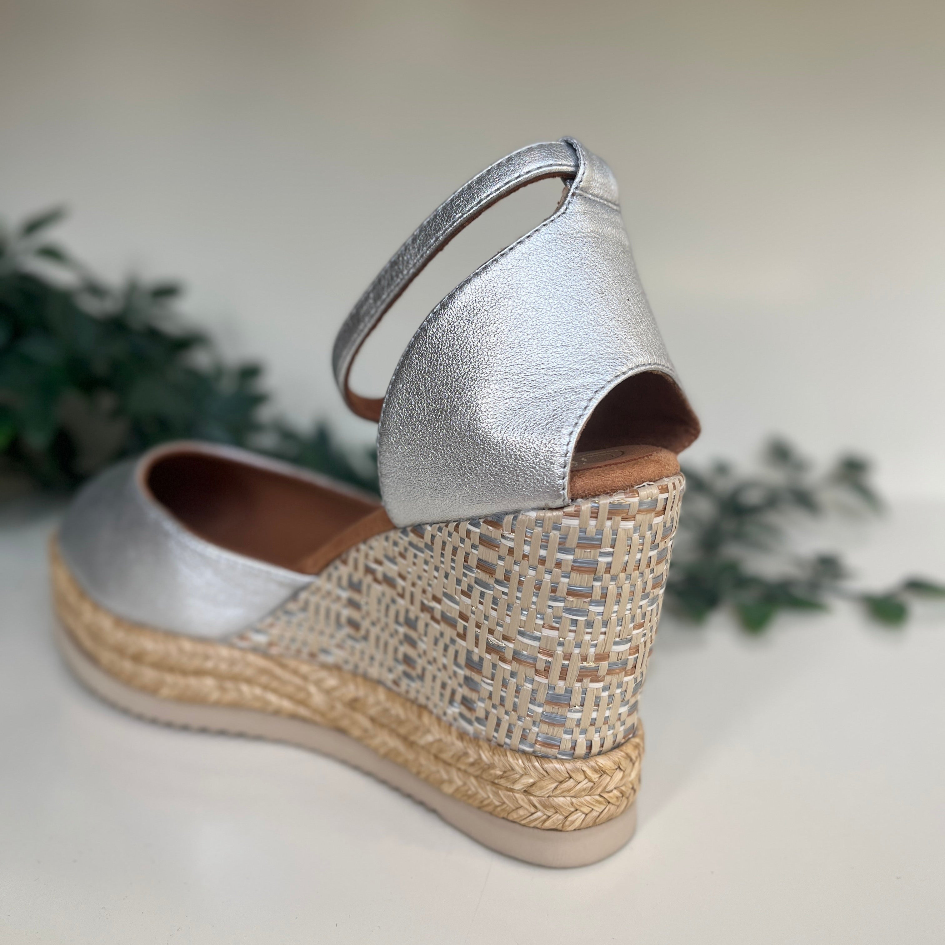 UNISA Women's Silver Leather Wedge Espadrille Shoes - Comfortable Summer Casual Sandals for Beach, Wedding & Outdoor Activities