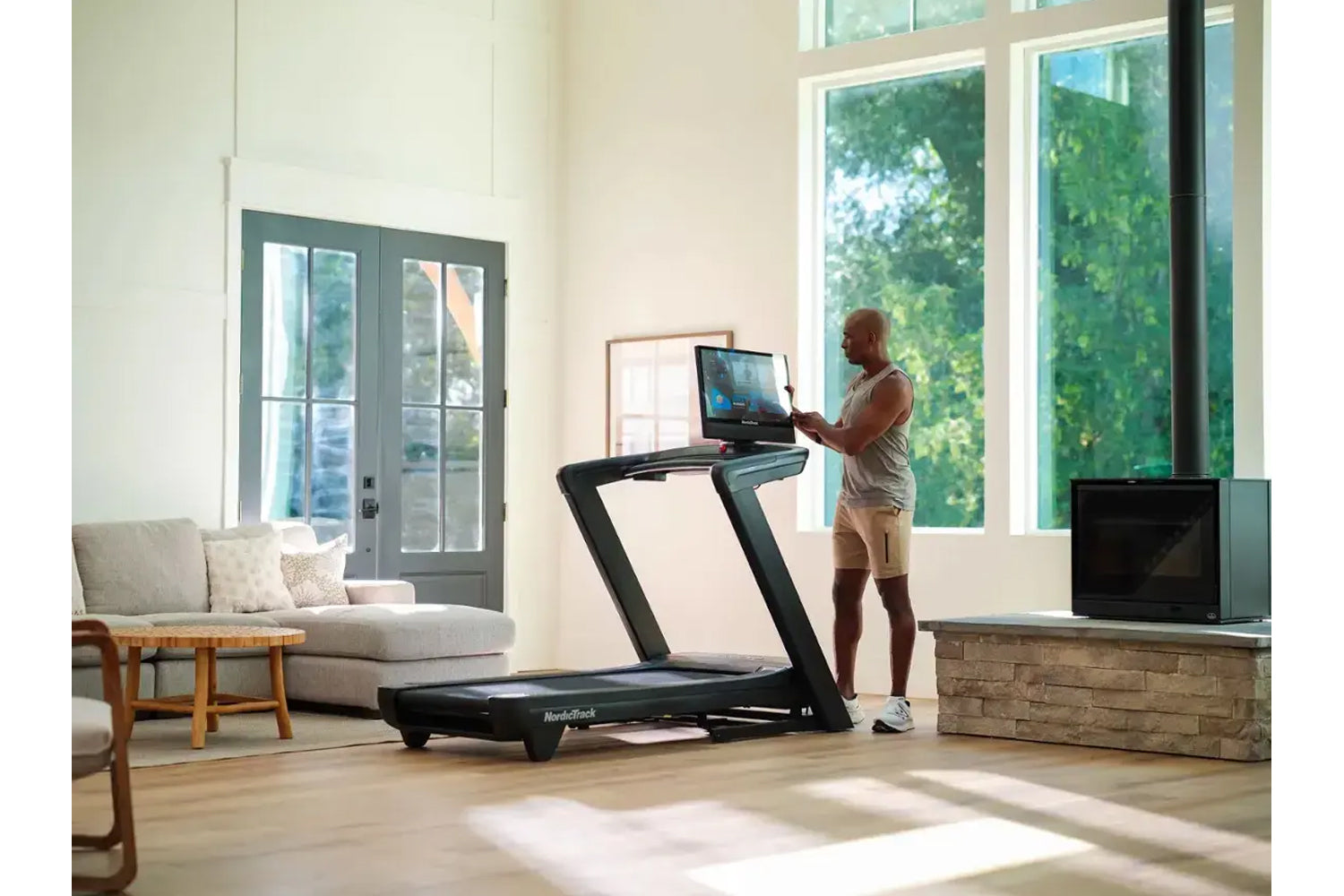 NordicTrack Commercial 2450 Treadmill - Premium Incline Trainer with 22
