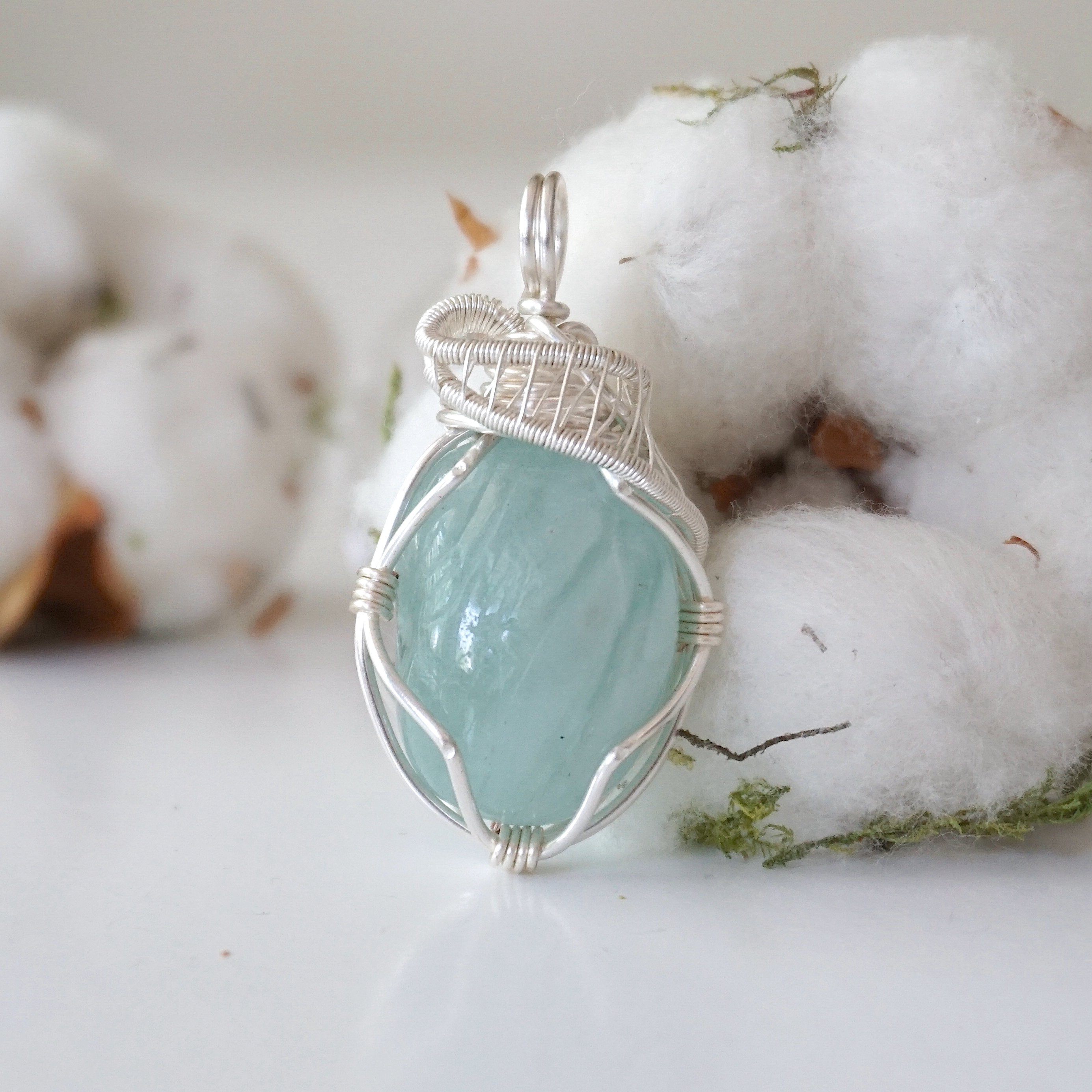 Raw Aquamarine Pendant Necklace - Sterling Silver Plated Jewelry for Women, Elegant Healing Crystal Gift for Birthday, Wedding & Spiritual Healing