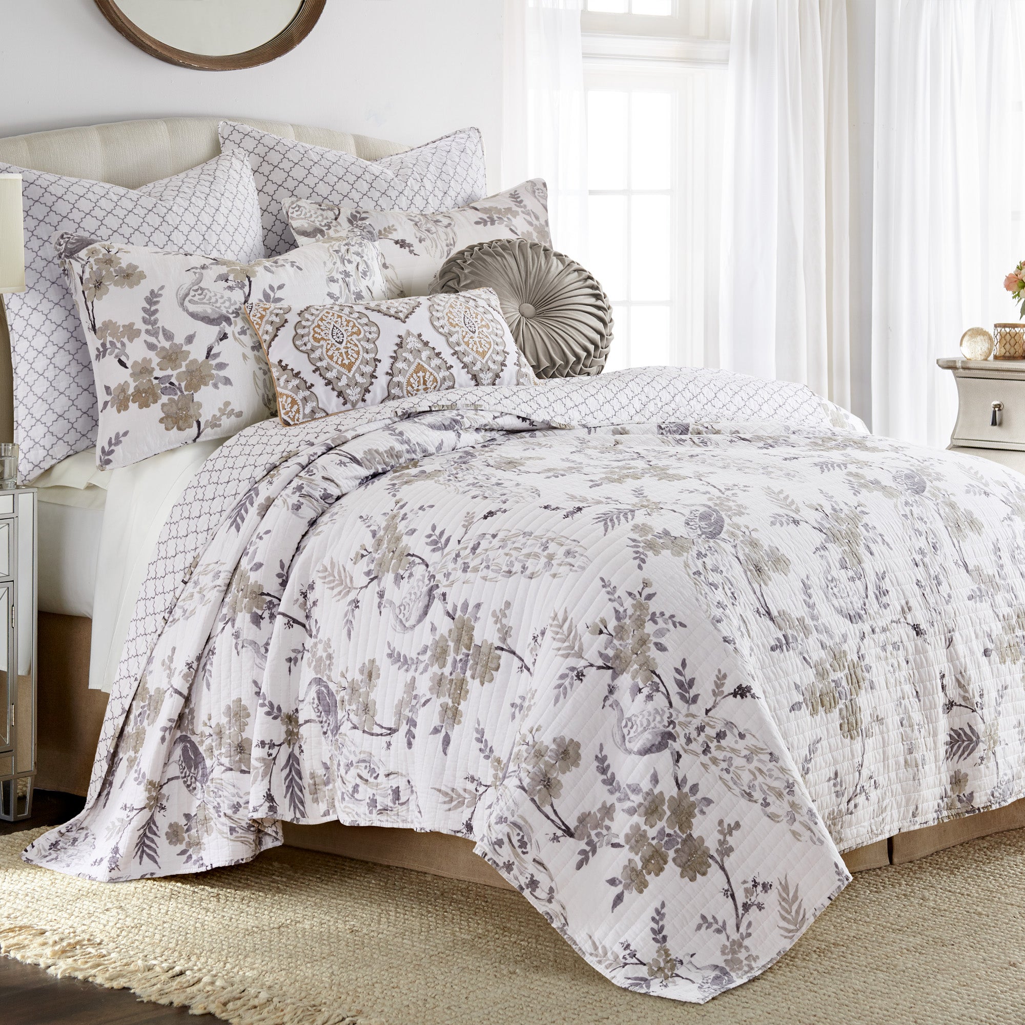 Premium Pisa Quilt Set with 2 Euro Shams & 2 Decorative Throw Pillows - Luxury Bedding Bundle for Master Bedroom, Guest Room & Home Decor