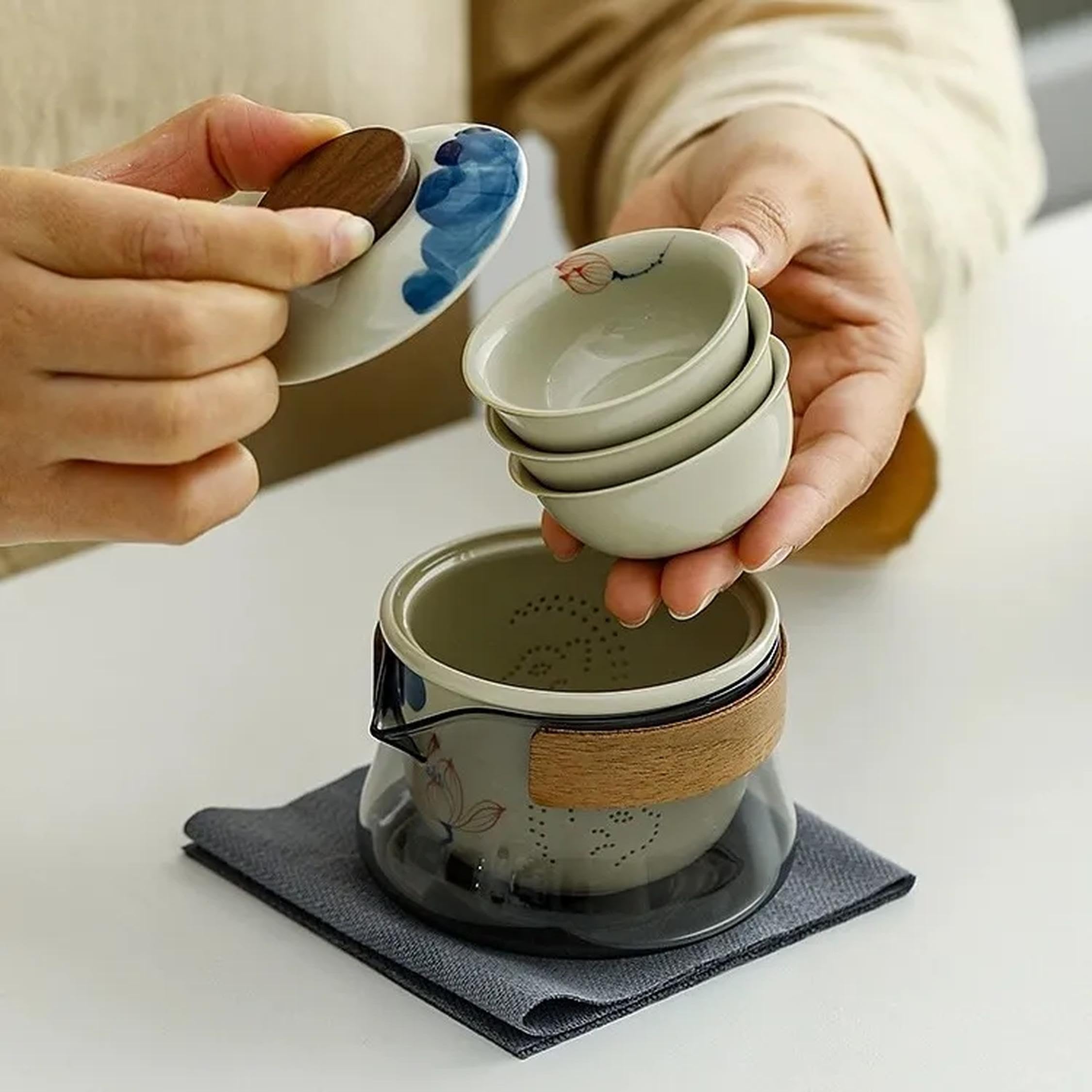 Floral-Themed Portable Tea Set - 1 Ceramic Teapot & 3 Mini Cups - Perfect Tea Gift for Tea Lovers (Lotus Design) - Ideal for Travel, Picnics & Home Tea Ceremonies