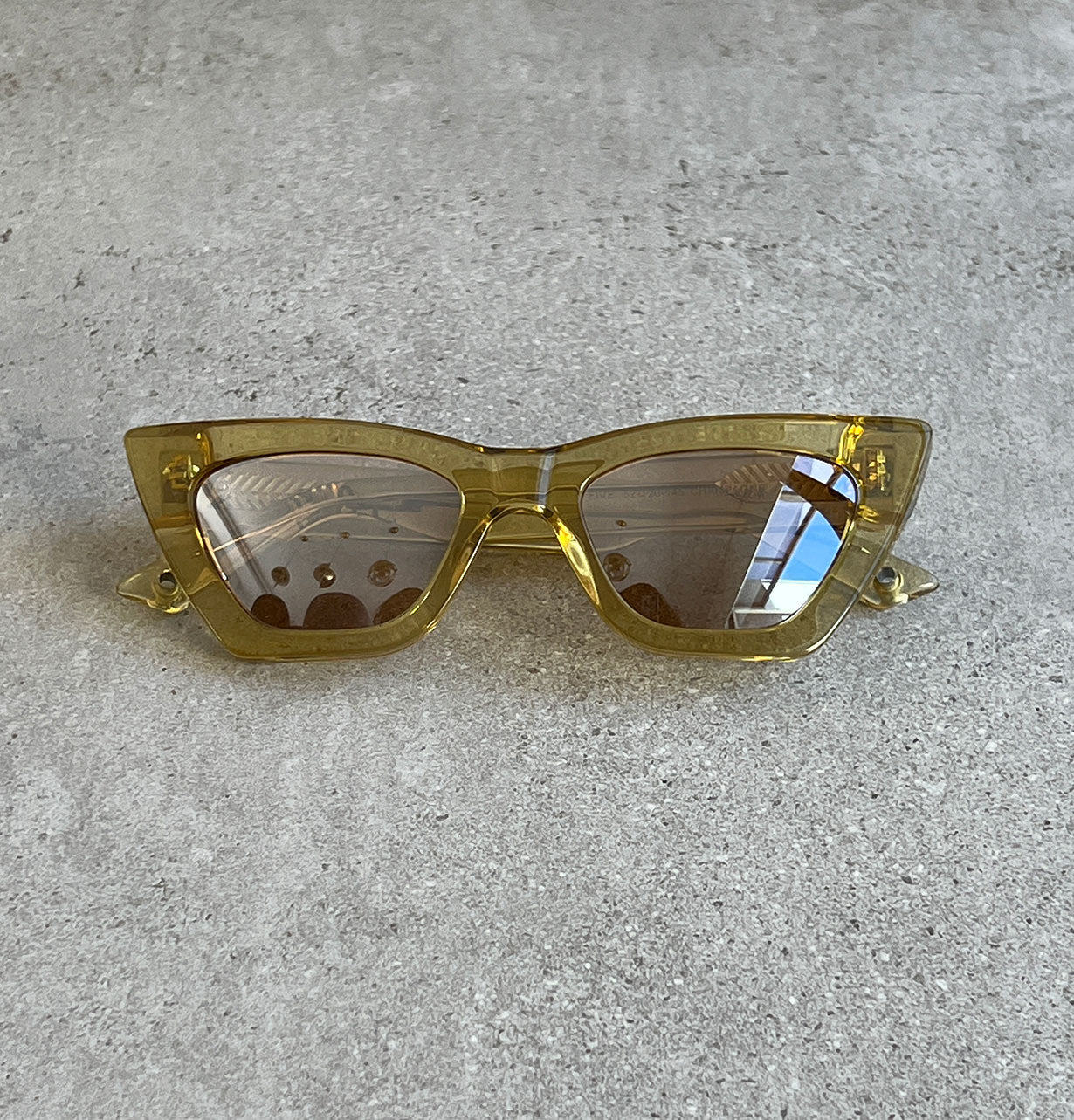 GOD FIVE Polarized Sunglasses for Women & Men - Champagne Gold Frame with UV400 Protection - Fashionable Retro Shades for Driving, Beach, and Outdoor Activities
