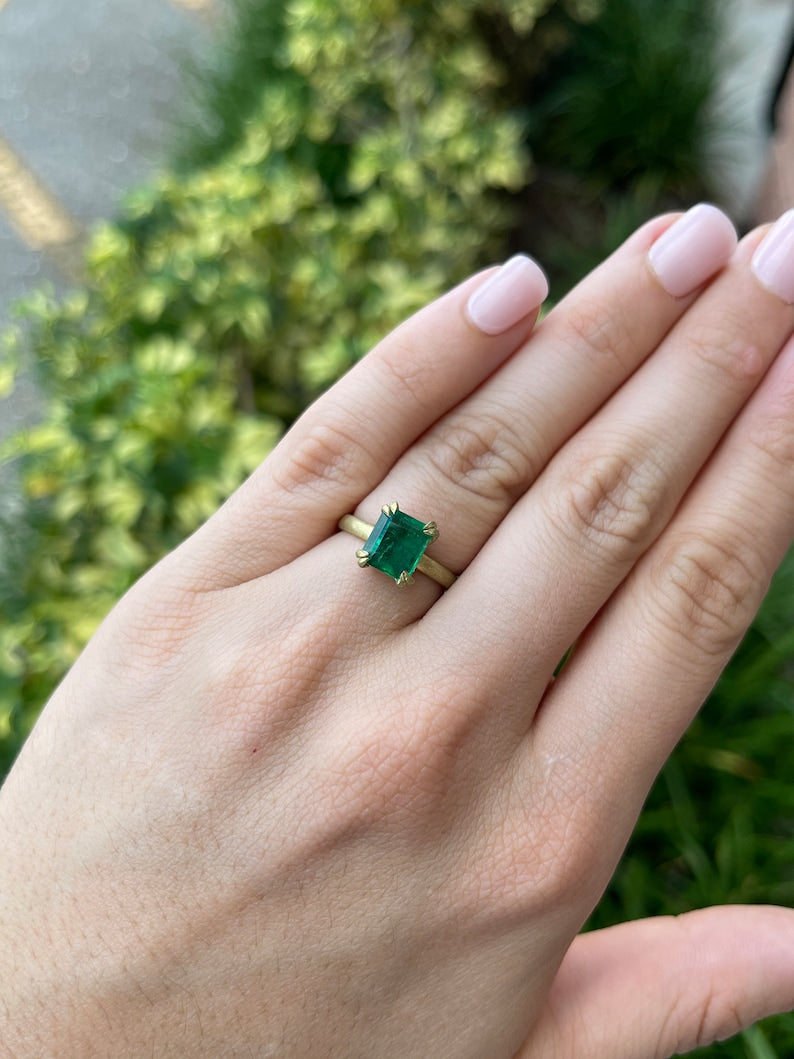 2.68ct 18K Gold AAA Emerald Cut Solitaire Engagement Ring with Double Claw Prong Setting - Rich Green Gemstone, Satin Finish for Wedding Proposals & Anniversary Gifts
