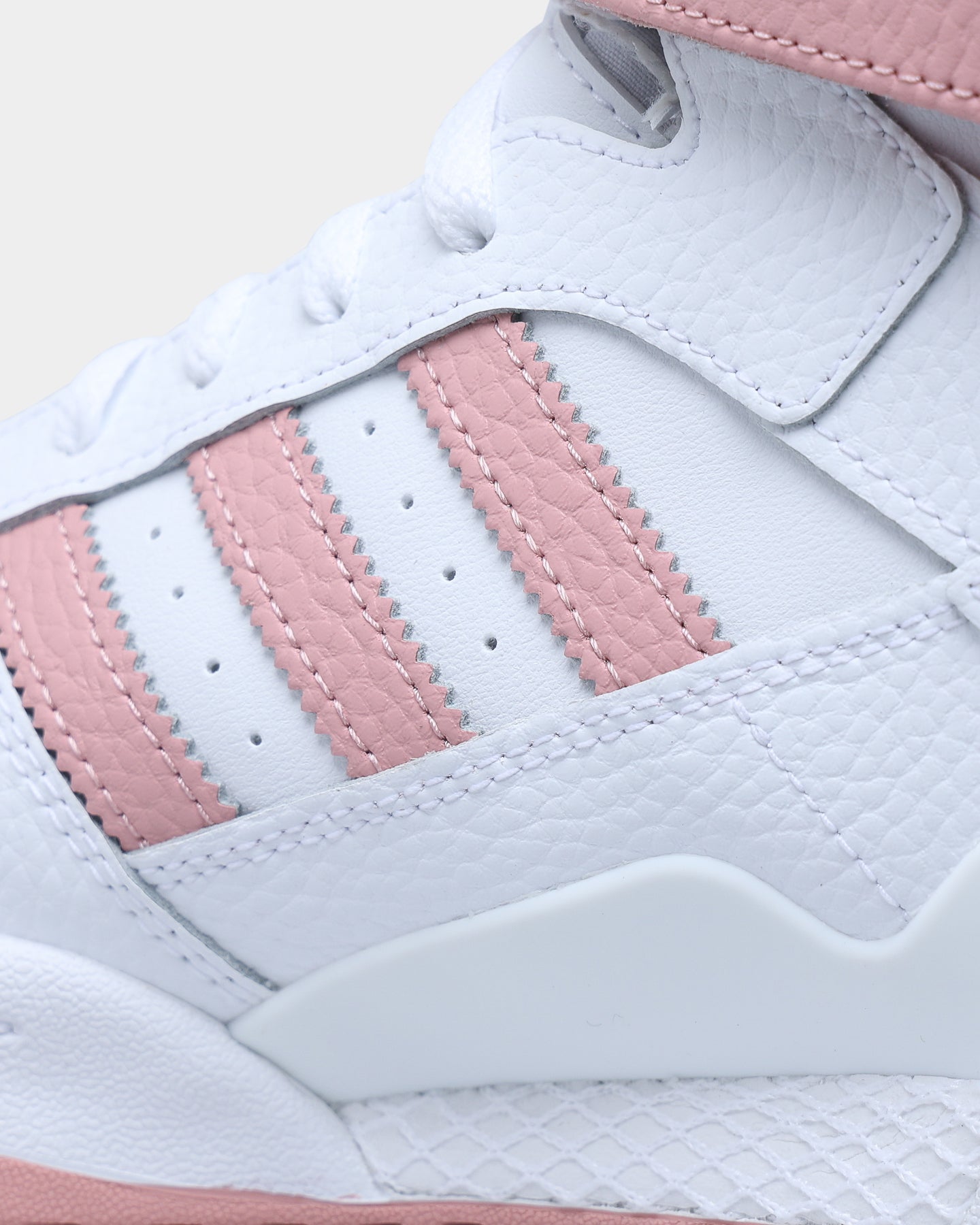 Adidas Forum Mid Sneakers - Cloud White/Wonder Mauve/Cloud White | Retro Basketball Shoes for Men & Women | Perfect for Streetwear & Casual Outfits