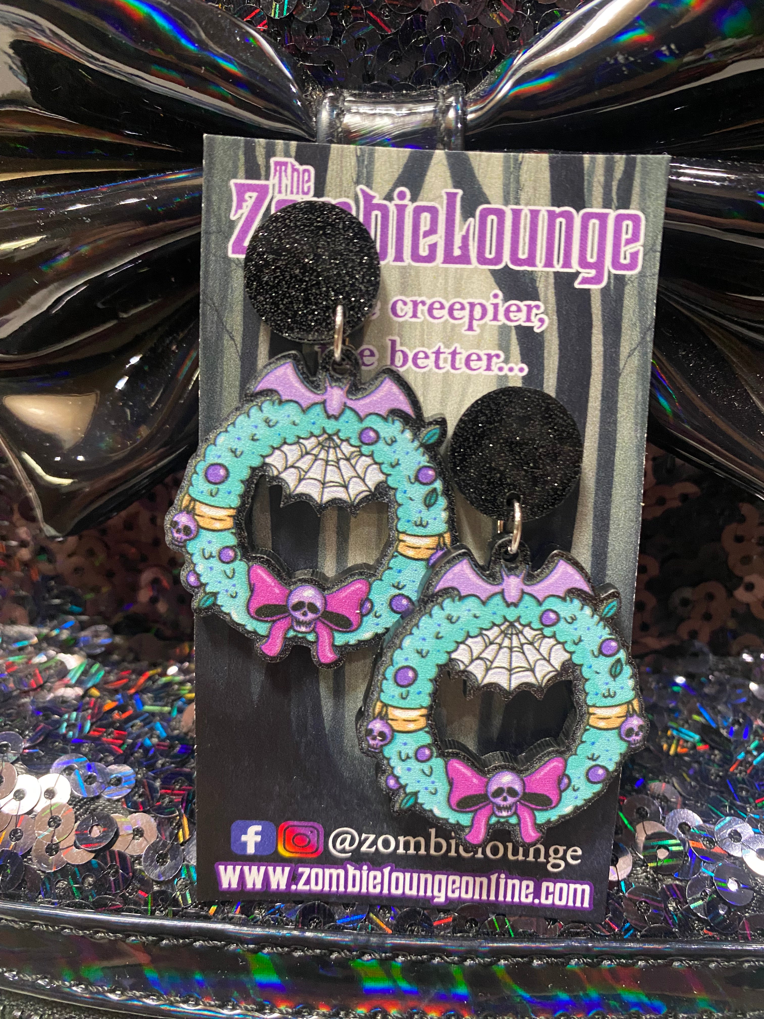 Spooky Halloween Wreath Earrings - Gothic Dangle Earrings for Women, Cute Bat & Pumpkin Design - Perfect for Halloween Parties, Cosplay & Gothic Fashion Accessories