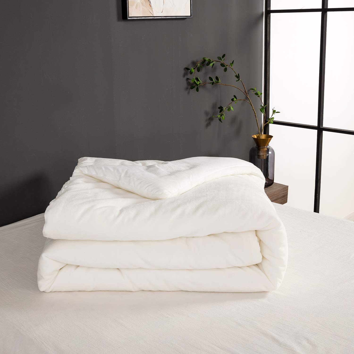 KAREVER White Velvet Comforter Set King Size - 3 Piece Flannel Velvet Bedding Set | Ultra Soft & Warm Fuzzy Comforter with Matching Pillow Shams | Perfect for Winter Bedding, Cozy Home Decor & Guest Room Essentials