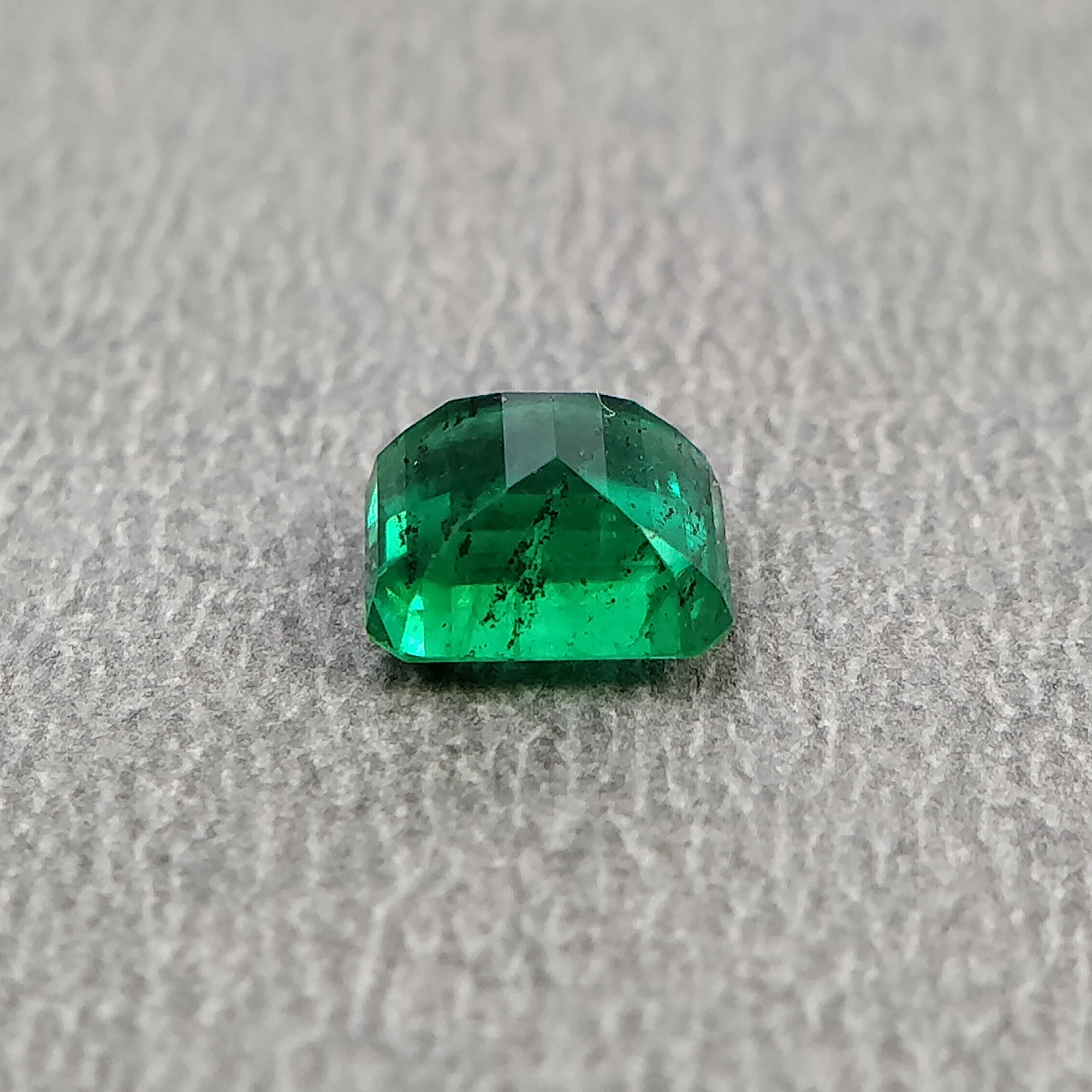 Natural Untreated Green Emerald Gemstone - 0.92cts Octagon Cut 6x5mm (Video Included) | Emerald Jewelry Making, Engagement Rings & Luxury Gifts