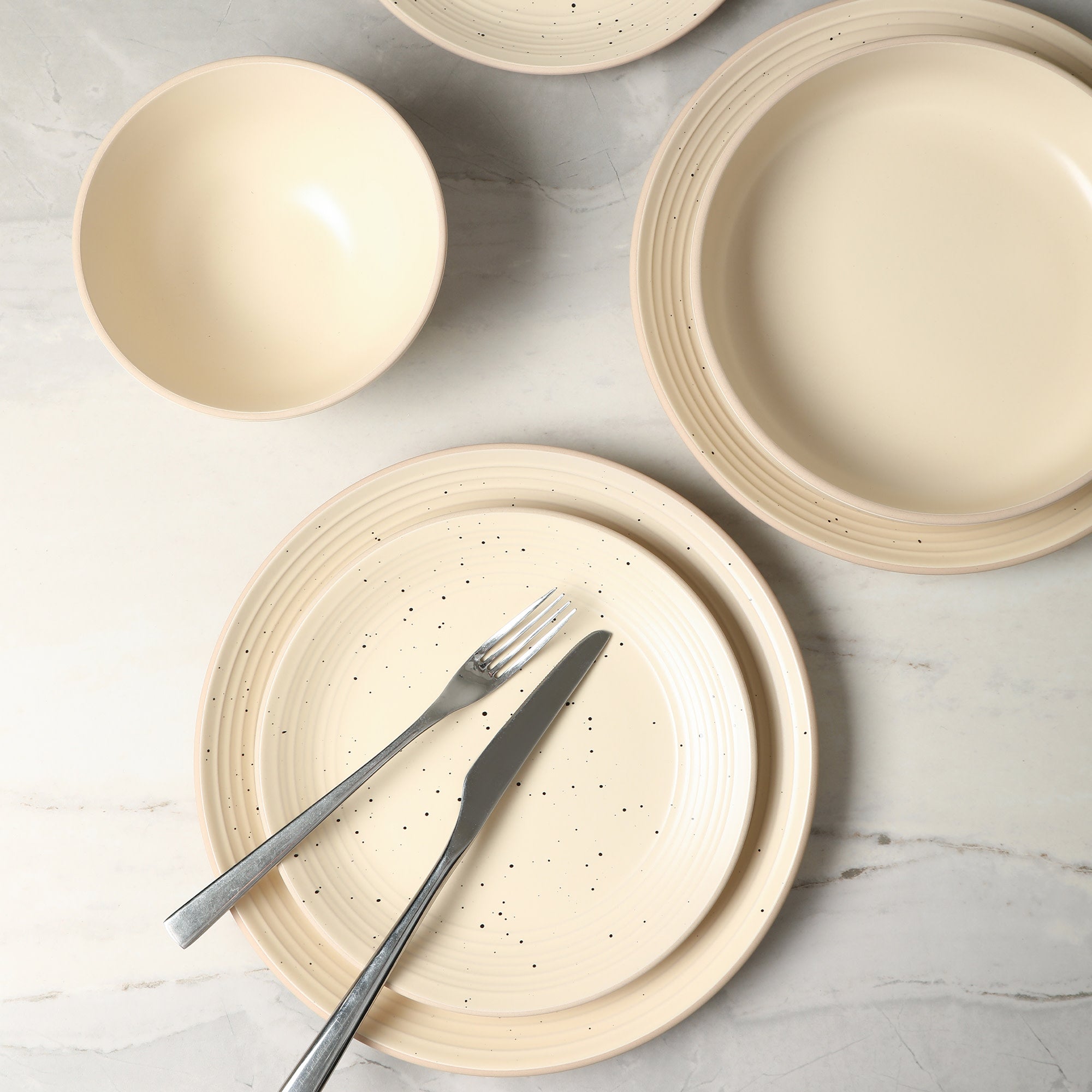 Premium Lauren Stoneware Dinnerware Set - 16-Piece Beige Ceramic Plates & Bowls Set for Everyday Dining, Dinner Parties & Family Gatherings - Durable, Microwave & Dishwasher Safe