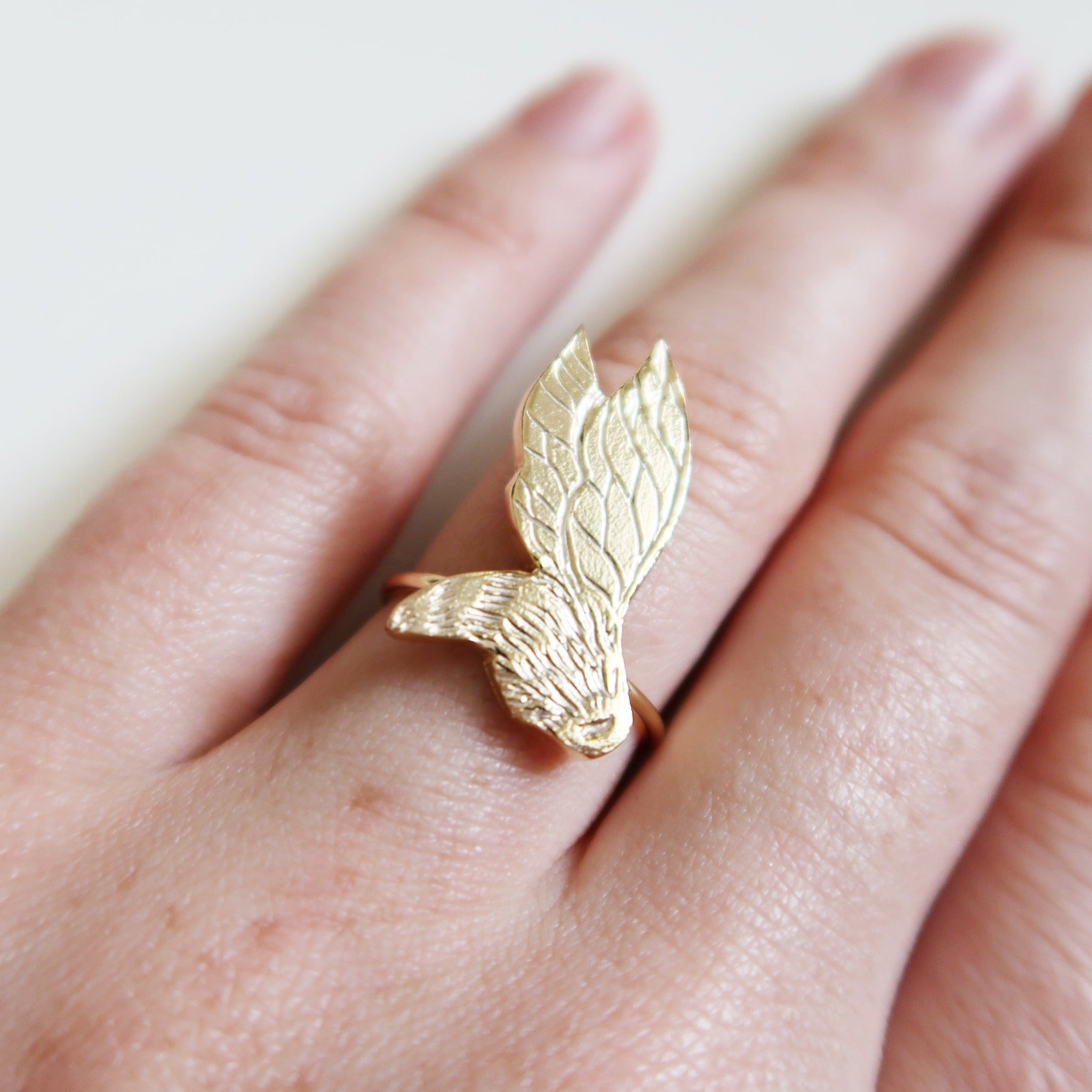 Flying Bee Ring - Elegant Honey Bee Jewelry for Women - Perfect for Everyday Wear, Parties & Gifts