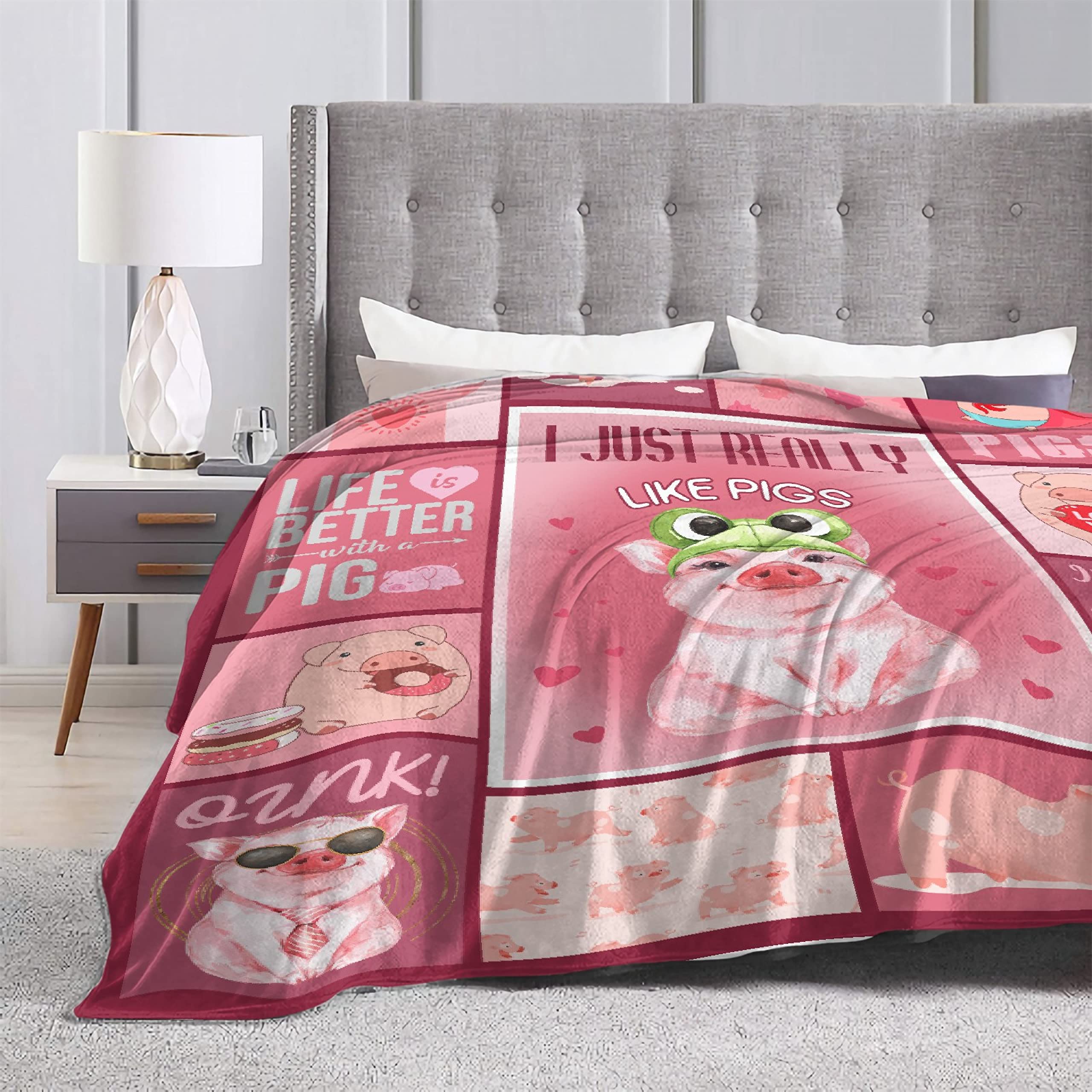 Soft Warm Plush Cartoon Pig Throw Blanket - Cozy Fleece Blanket for Girls, Women & Pig Lovers - XL 120x90 Inch Oversized Farm Animal Blanket - Perfect for Bed, Sofa, Couch & Family Movie Nights