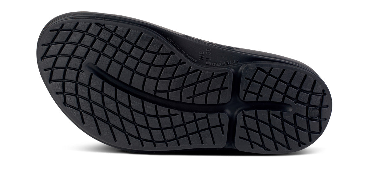 Women's OOmega OOahh Comfortable Black Sandals - Stylish Summer Casual Shoes for Beach, Walking & Outdoor Activities