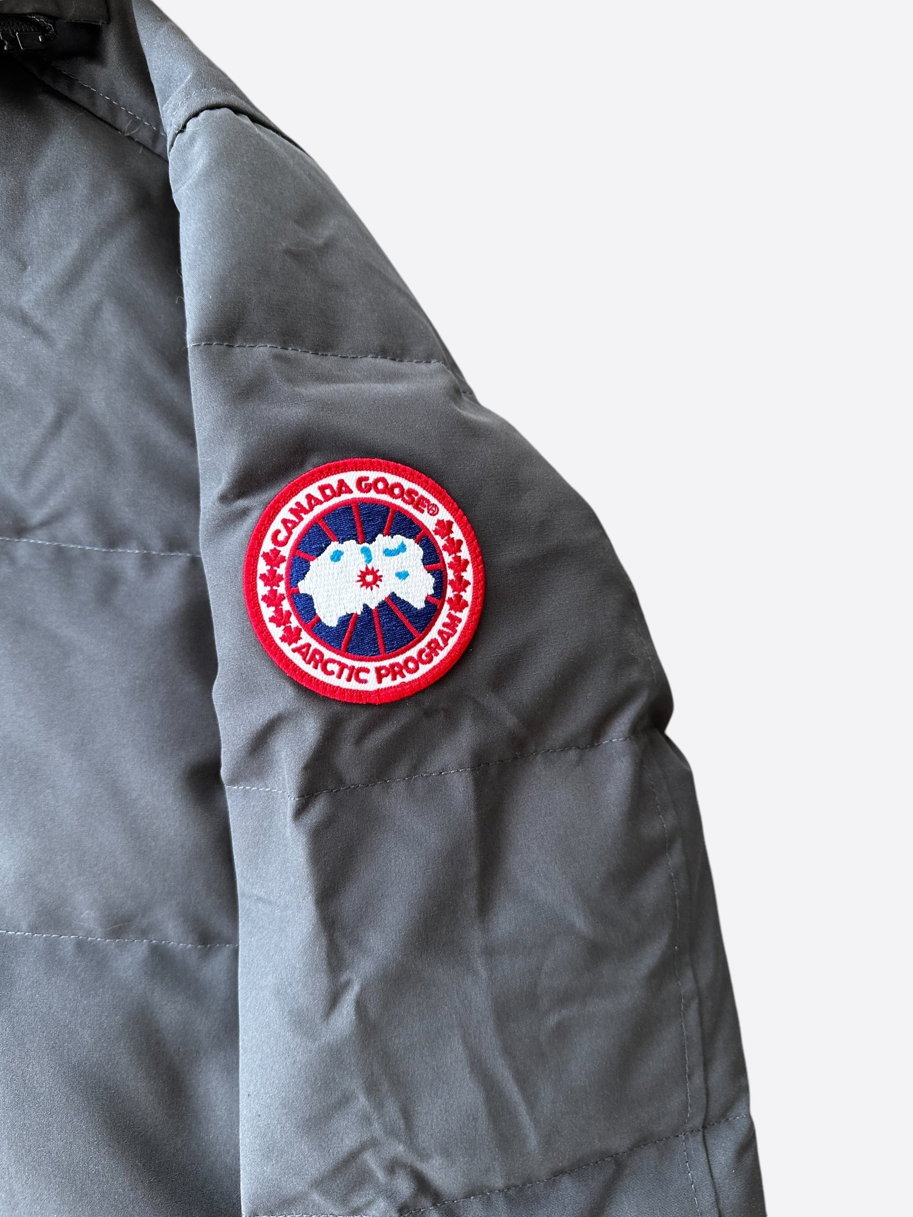 Canada Goose Graphite Carson Men's Winter Jacket - Waterproof & Windproof Parka for Extreme Cold Weather - Perfect for Skiing, Hiking & Outdoor Adventures