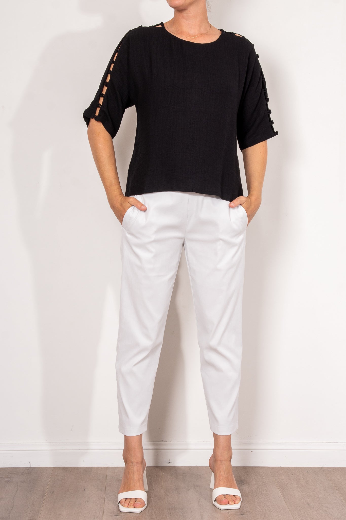Elk The Label Loopt Top - Women's Stylish Casual T-Shirt for Everyday Wear | Perfect for Outings, Work & Weekend Outfits
